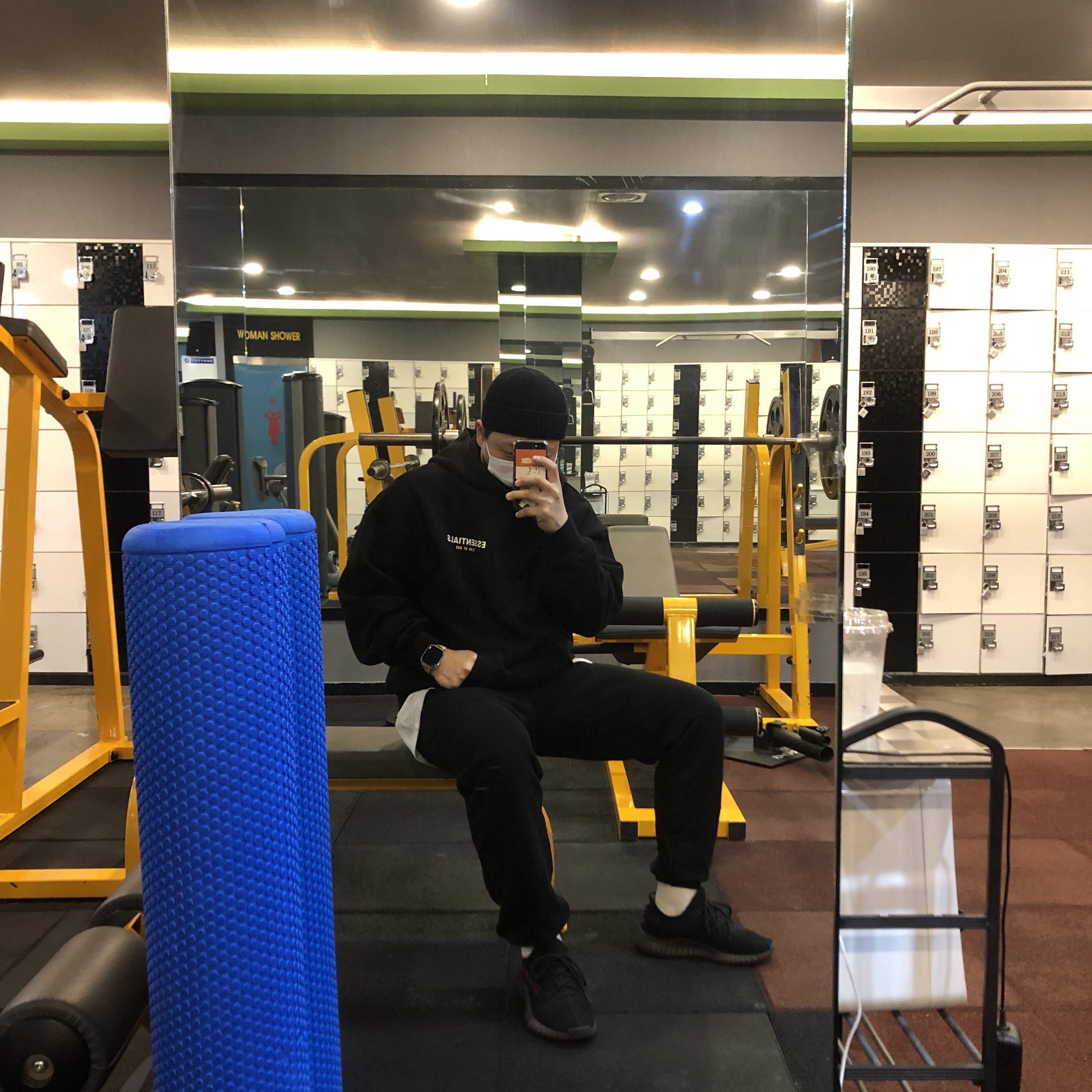 Adidas Yeezy Boost 350 V2 Black Red 2020 착용 스타일