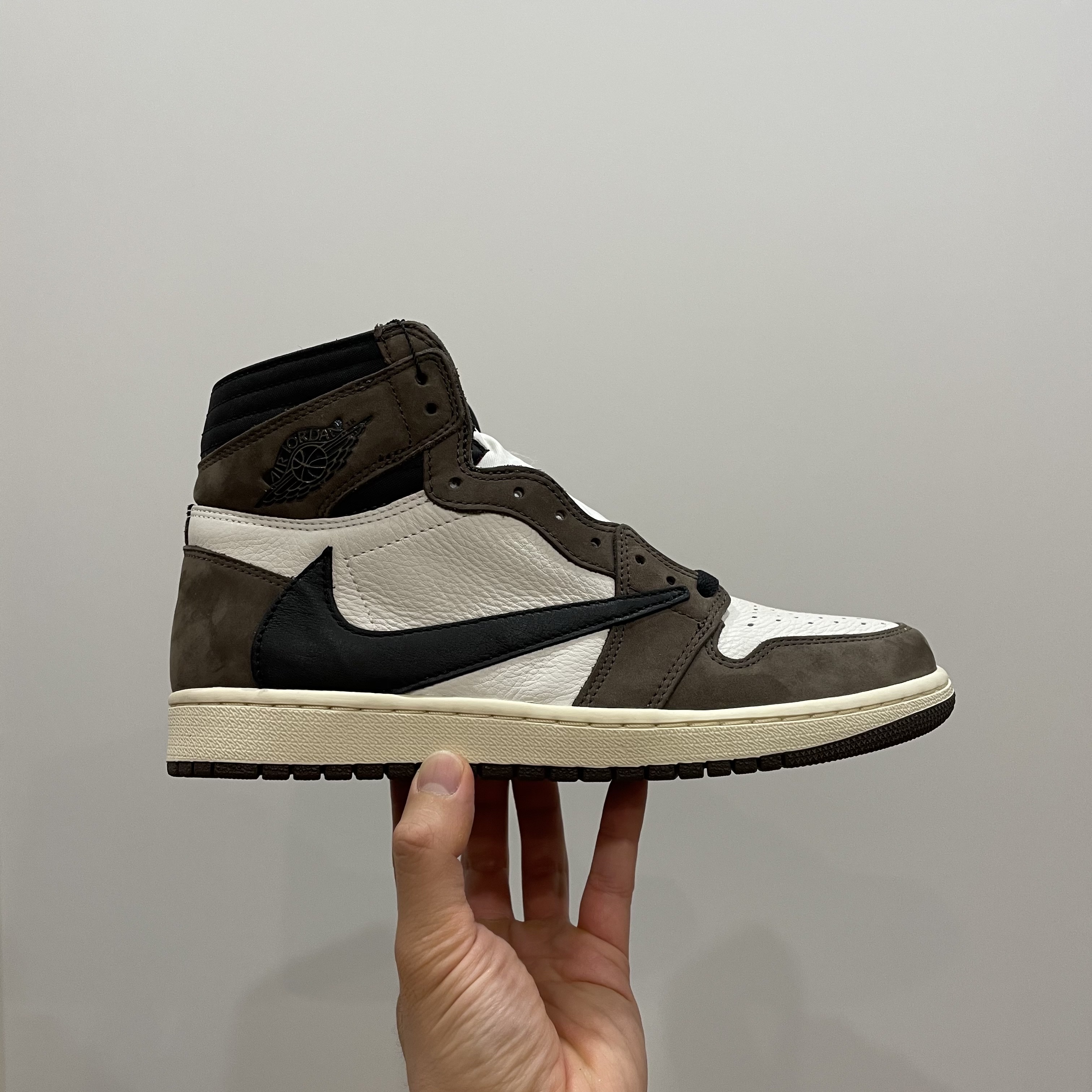 Jordan 1 x Travis Scott Retro High OG SP Mocha 착용 스타일