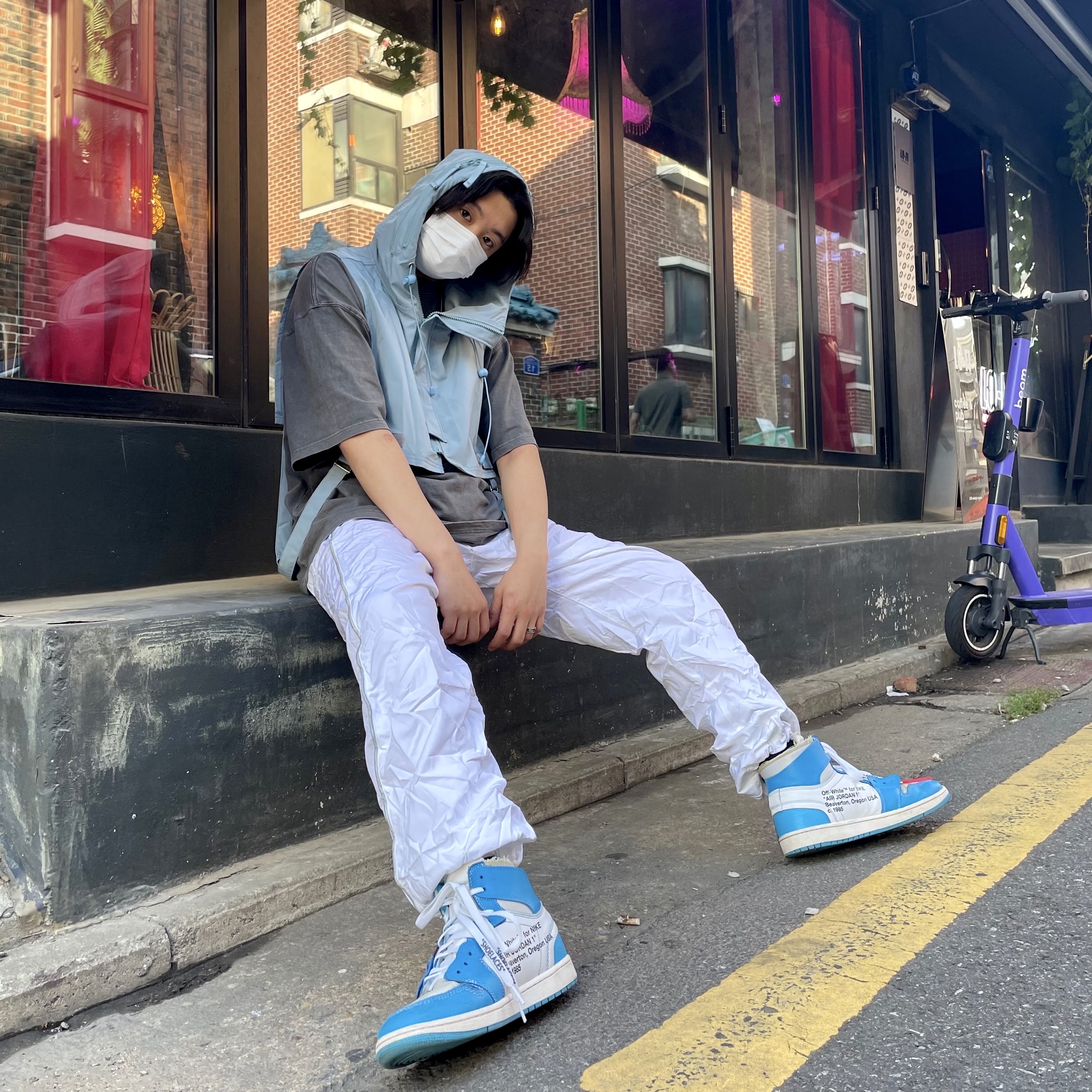 Jordan 1 x Off-White Retro High University Blue 착용 스타일 - 2
