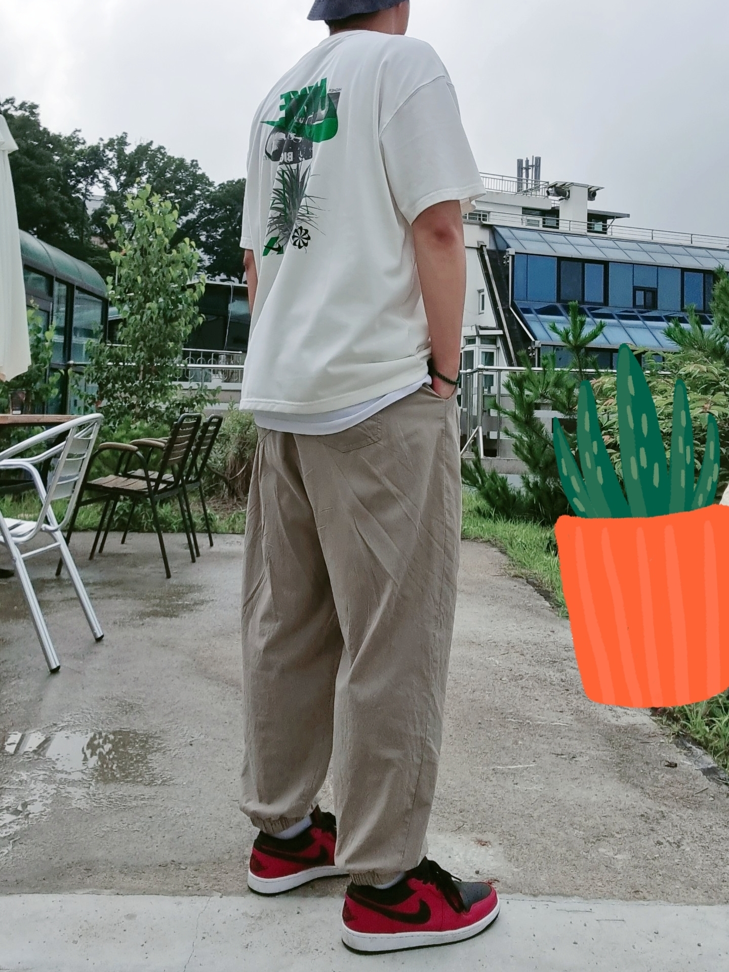 Jordan 1 Low Varsity Red, Nike NRG Bucket Hat Black 착용 스타일 - 3