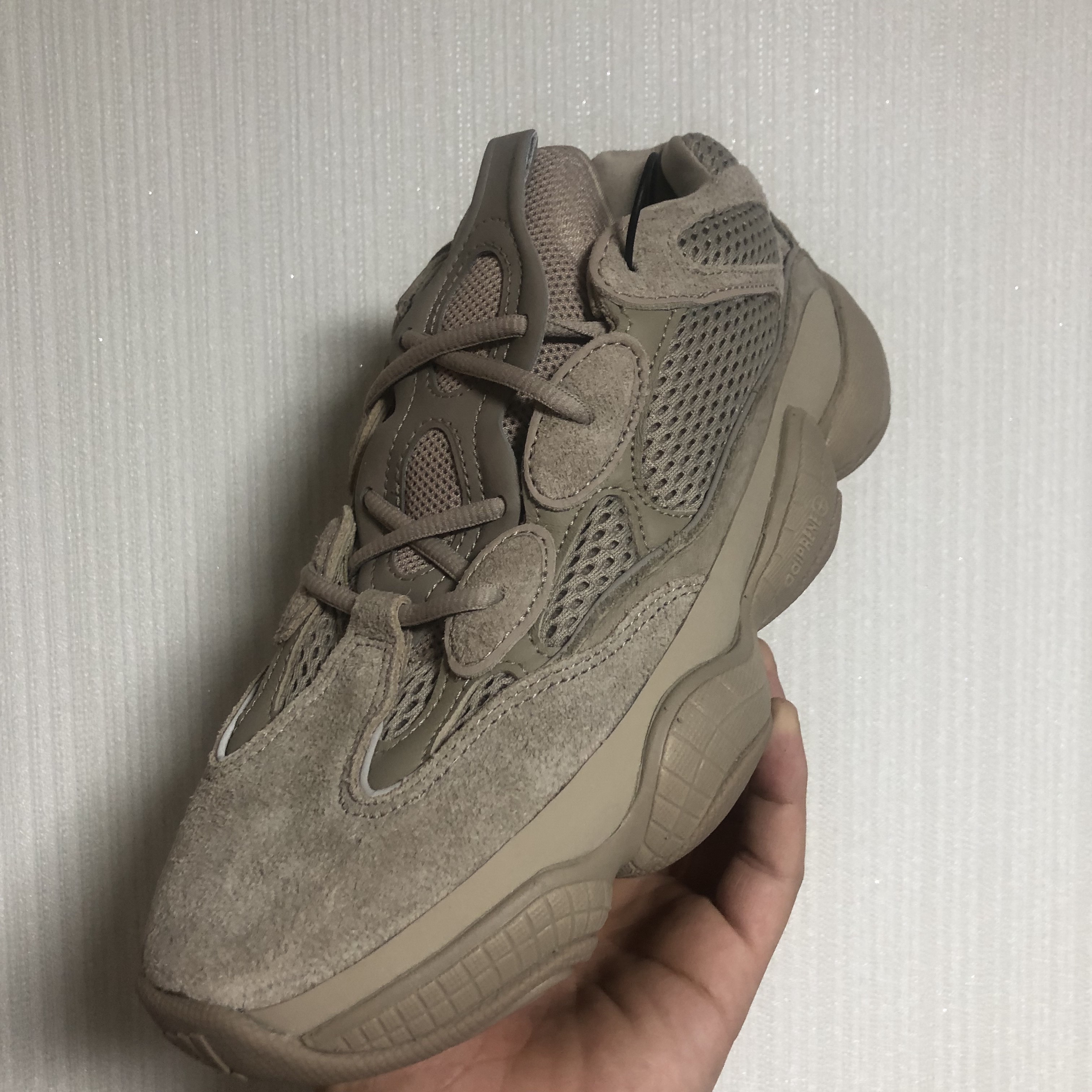 Adidas Yeezy 500 Taupe Light 착용 스타일 - 4