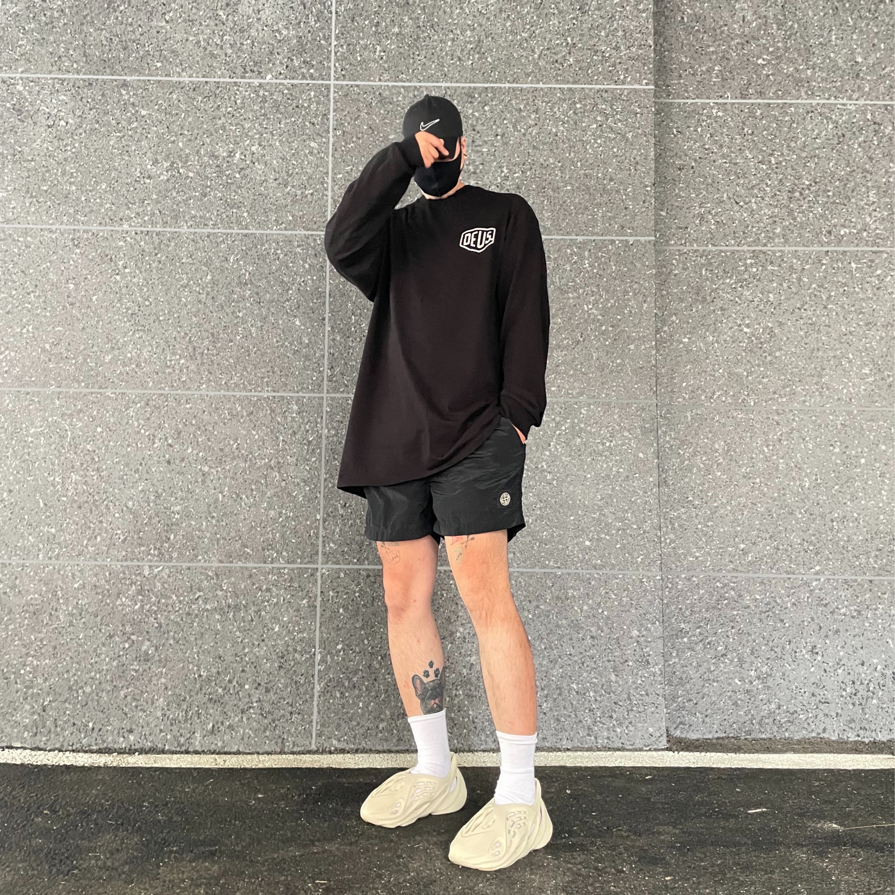 Adidas Yeezy Foam RNNR Sand, Stone Island B0943 Nylon Metal Swimming Trunk Black - 21SS 착용 스타일