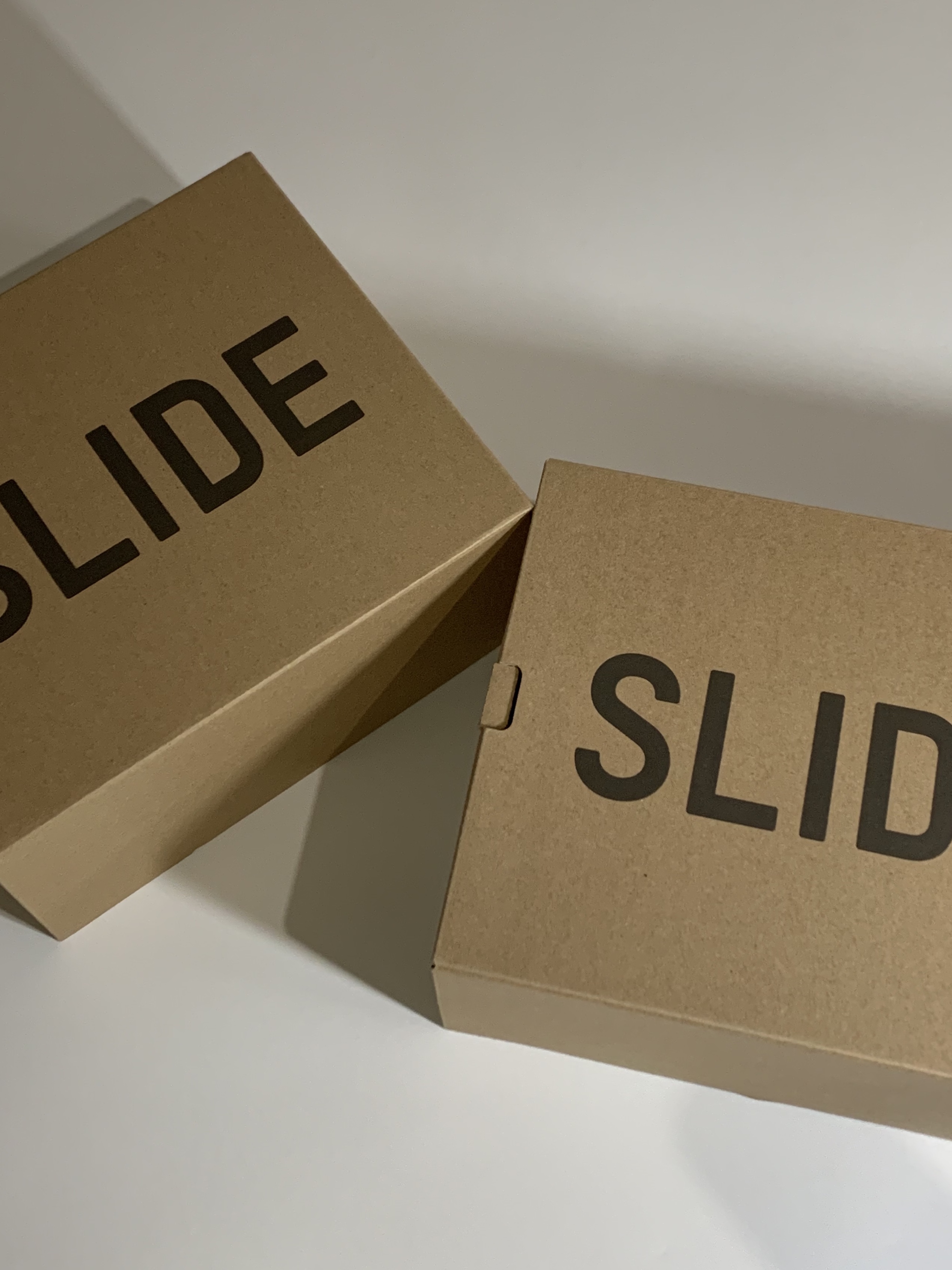 Adidas Yeezy Slide Pure, Supreme Bandana Tarp Side Bag Black - 21SS 착용 스타일 - 4