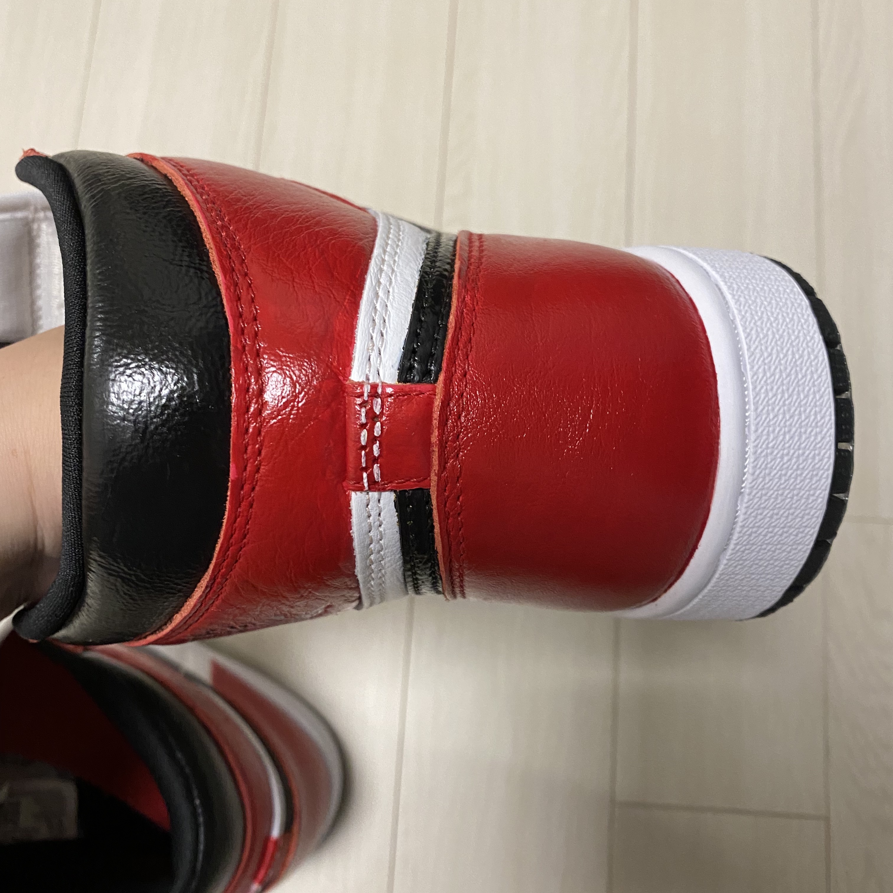 Jordan 1 Retro High OG Light Fusion Red 착용 스타일 - 3