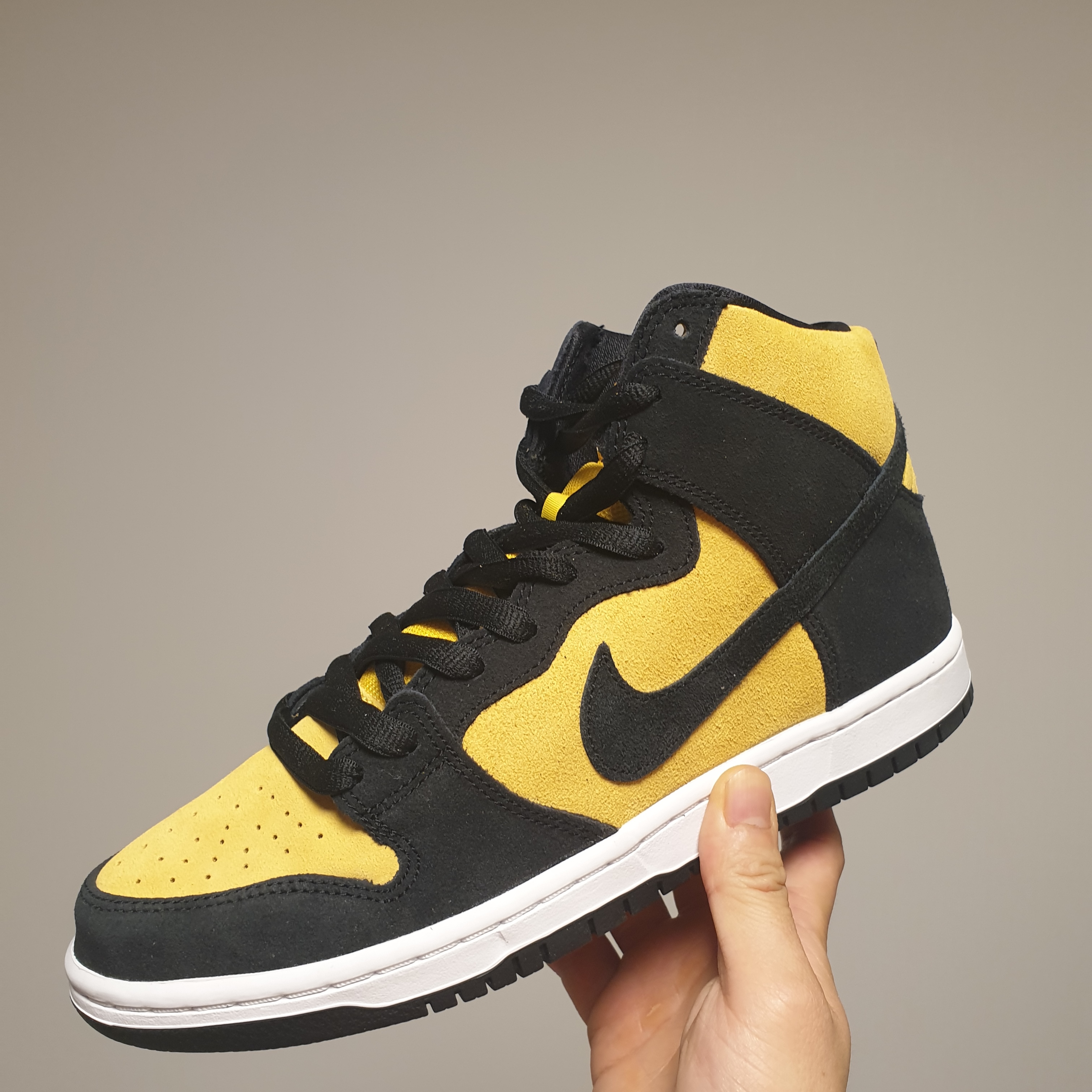 Nike SB Dunk High Pro Maize and Black 착용 스타일 - 1