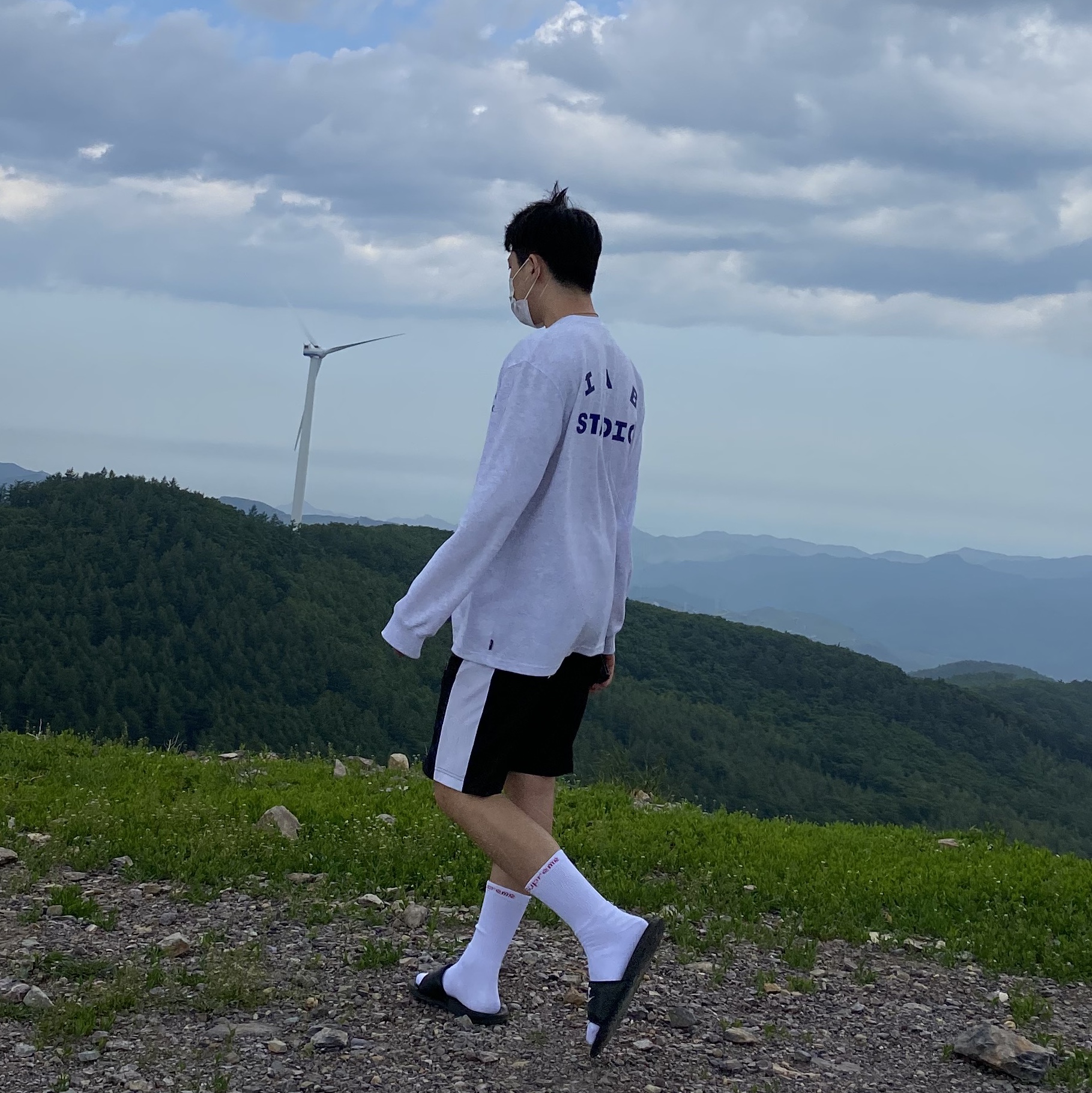 IAB Studio Long Sleeve Light Gray, Supreme Hanes Crew Socks White (4 Pack) 착용 스타일