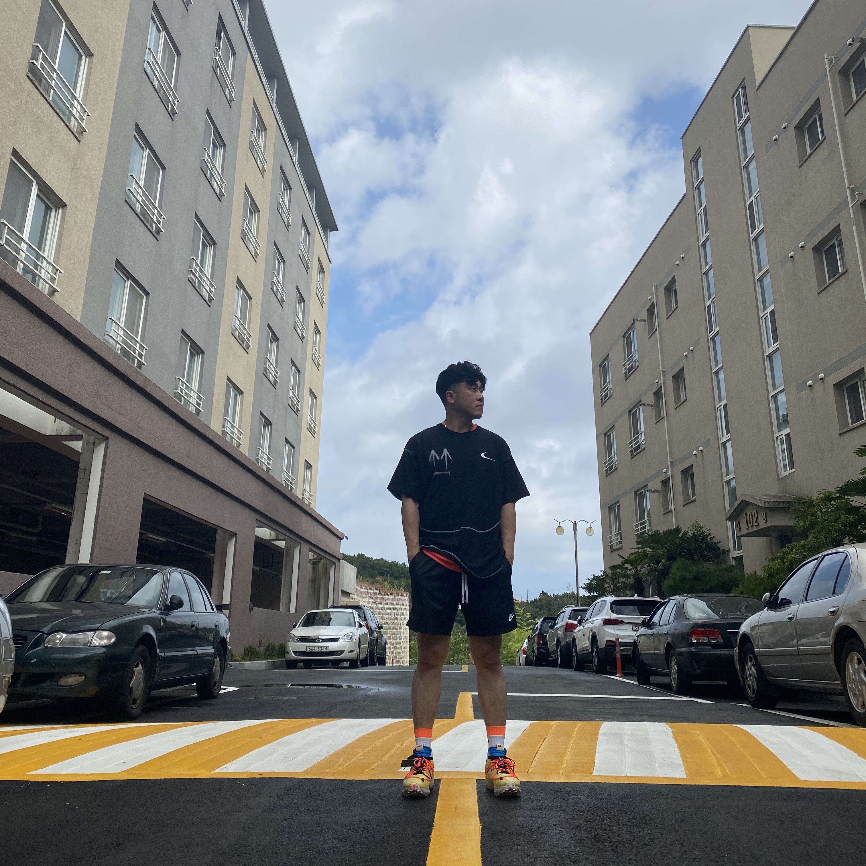 (W) Nike x Off-White Vapor Street Tour Yellow, Nike x Off-White NRG RU Short Sleeve T-Shirt 착용 스타일 - 1