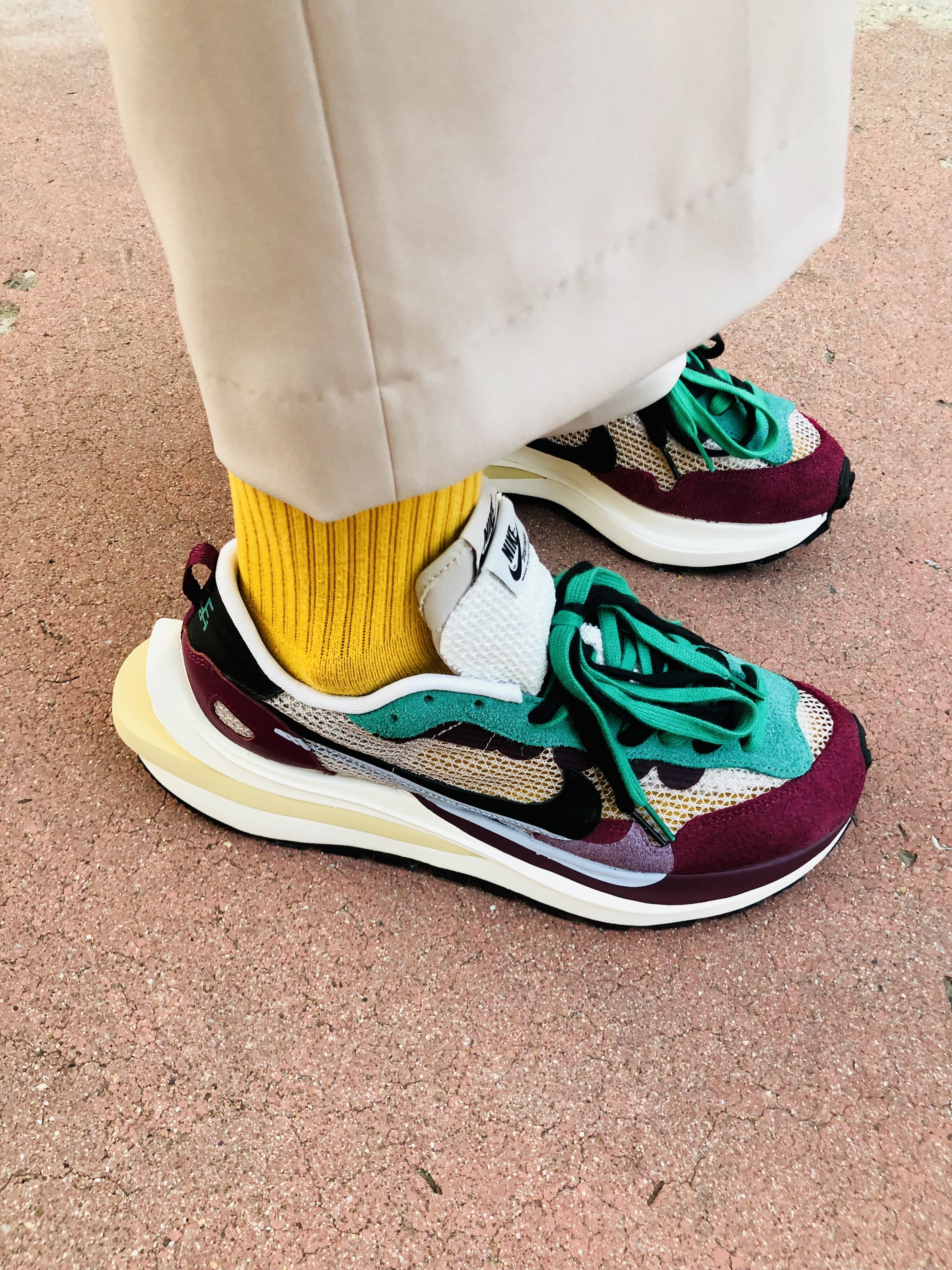 Nike x Sacai VaporWaffle String & Black Villain Red 착용 스타일 - 2