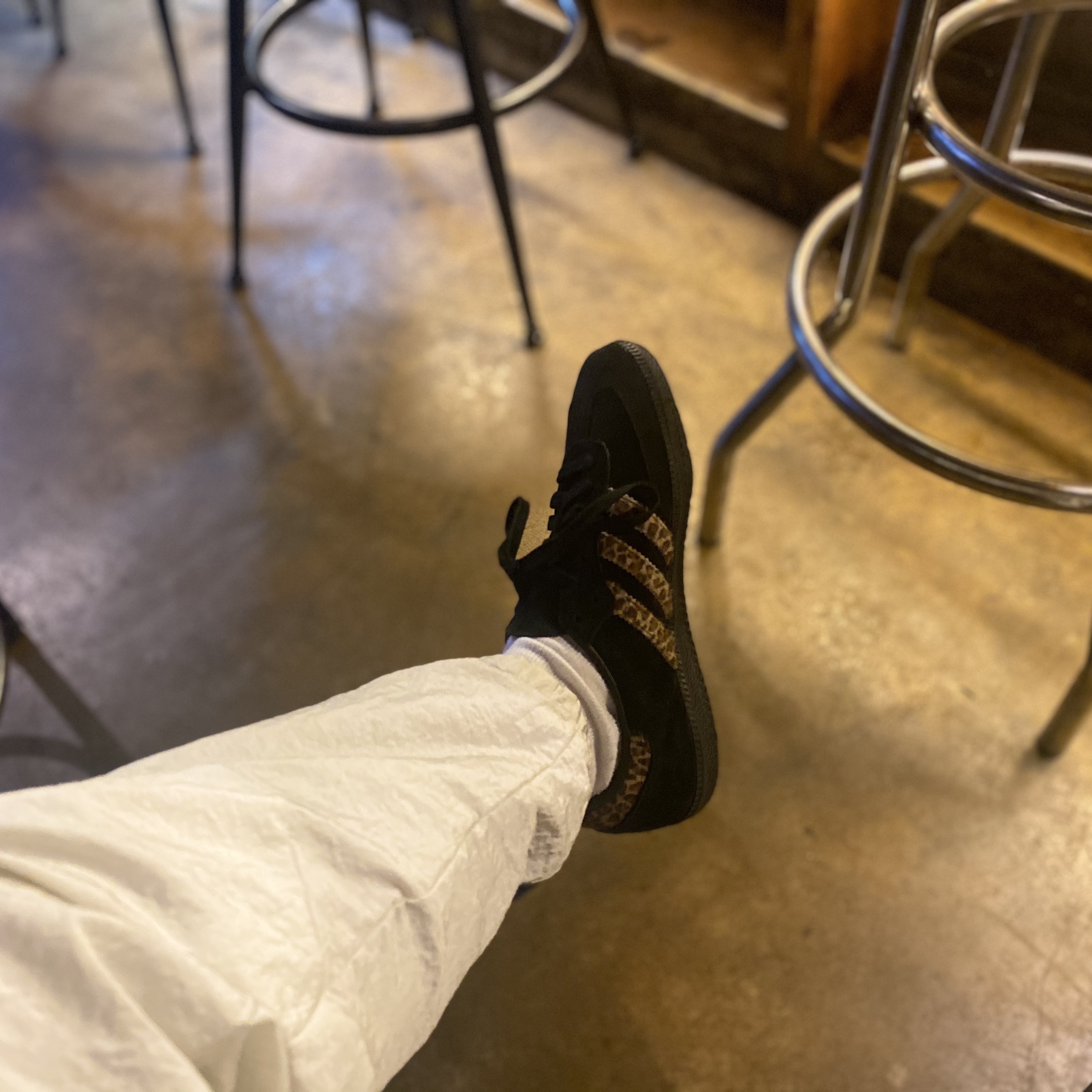Adidas x END. x Neighborhood Samba Black Leopard 착용 스타일 - 3