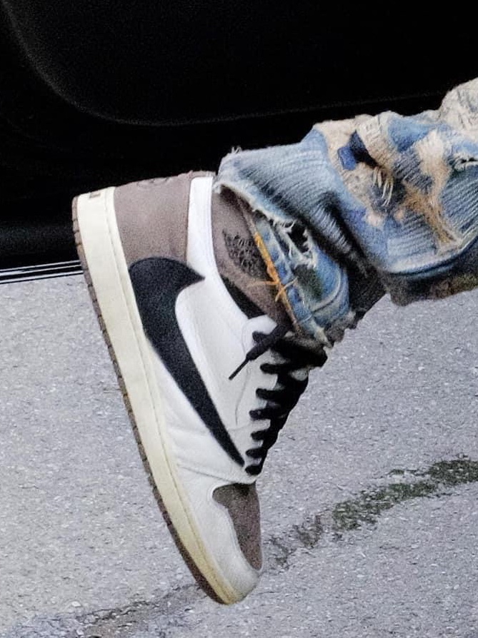 Jordan 1 x Travis Scott Retro High OG SP Mocha, Jordan 1 x Travis Scott Retro Low OG SP Mocha 착용 스타일 - 1