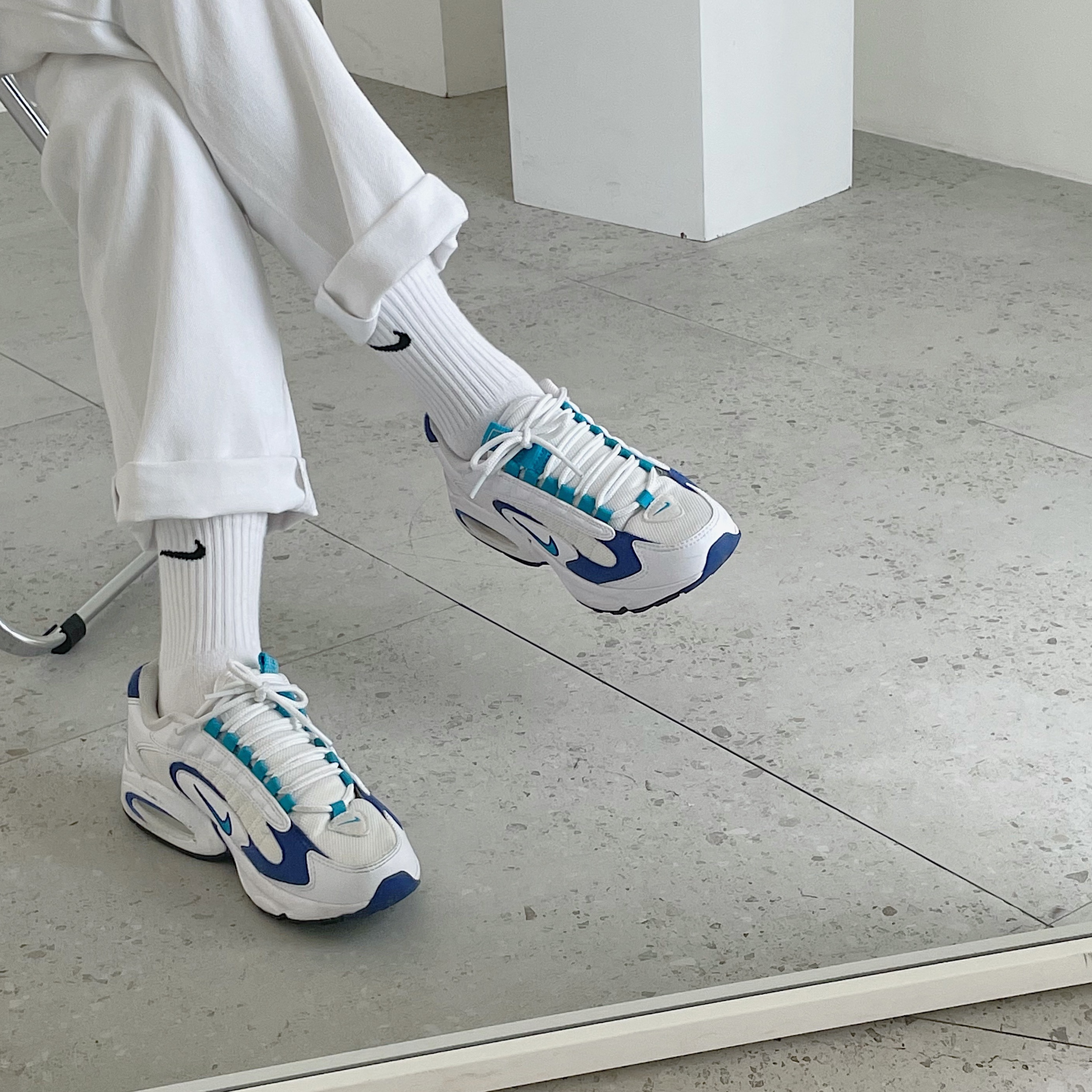 Nike Air Max Triax 96 Varsity Royal, Nike NRG Solo Swoosh T-Shirt Psychic Blue - US/EU 착용 스타일 - 2