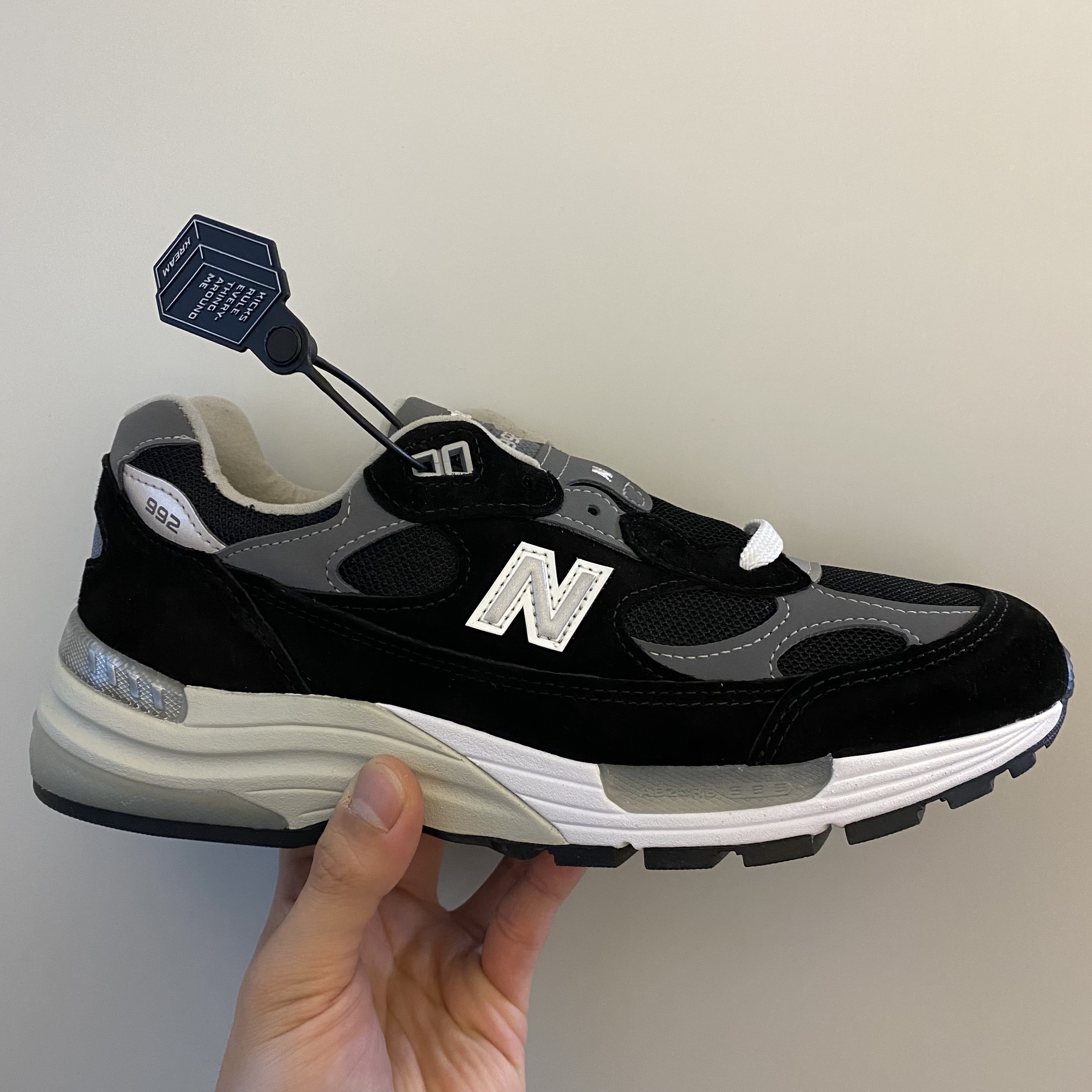 New Balance 992 Made in USA Black Grey 착용 스타일
