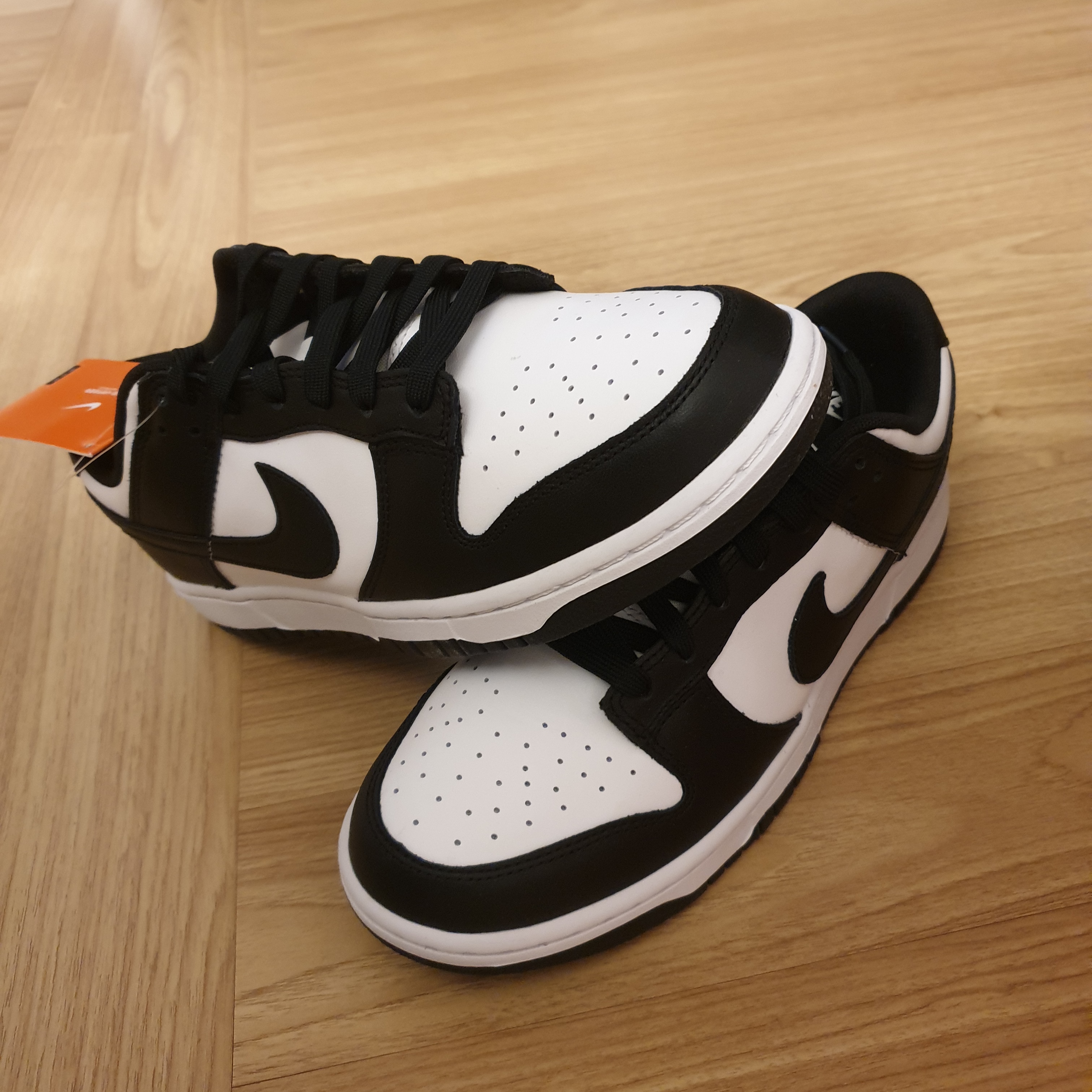 Nike Dunk Low Retro Black 착용 스타일 - 2