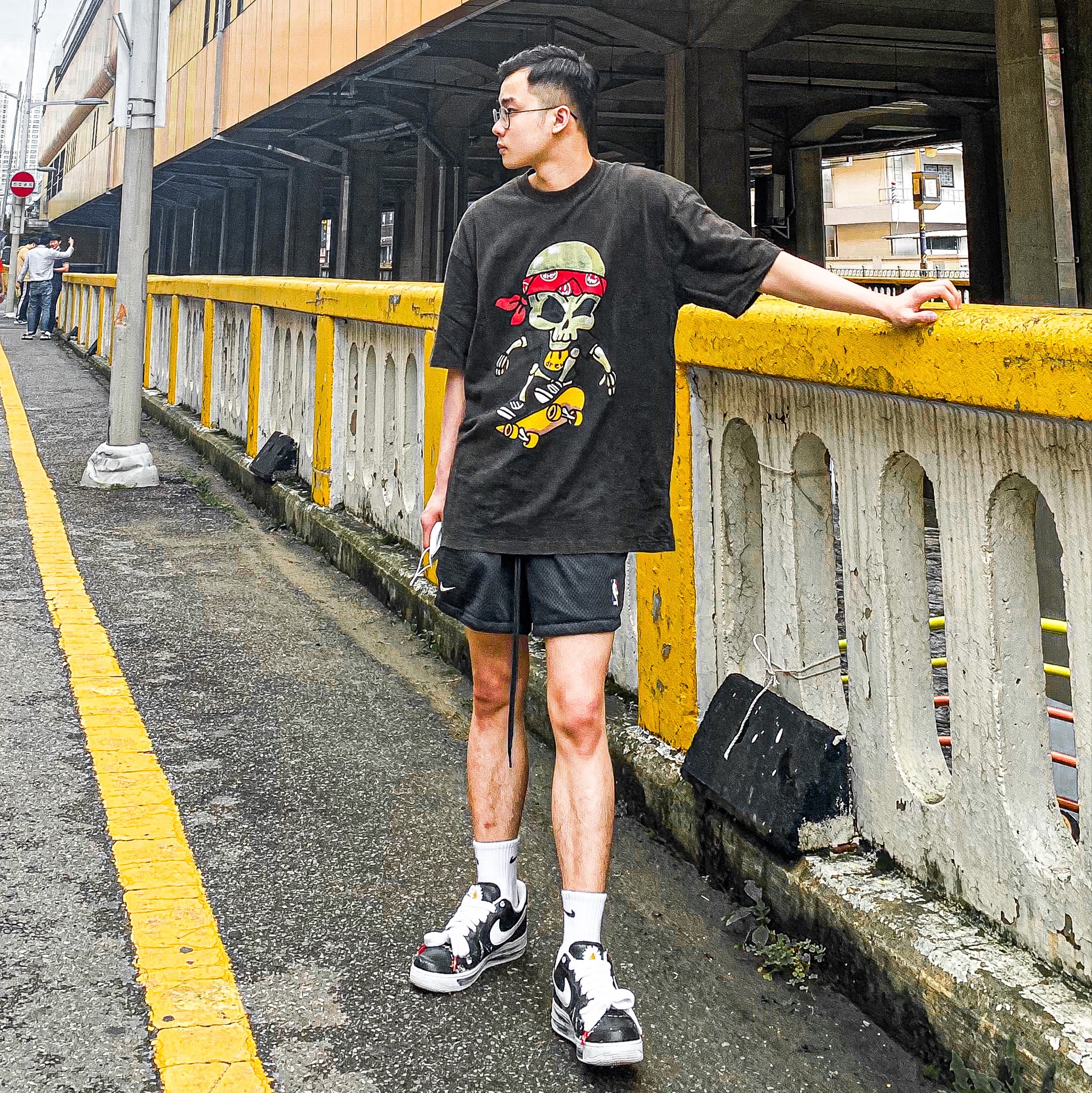 Nike x Peaceminusone Air Force 1 Low Para-Noise, Nike x Fear of God Basketball Shorts Off Noir 착용 스타일