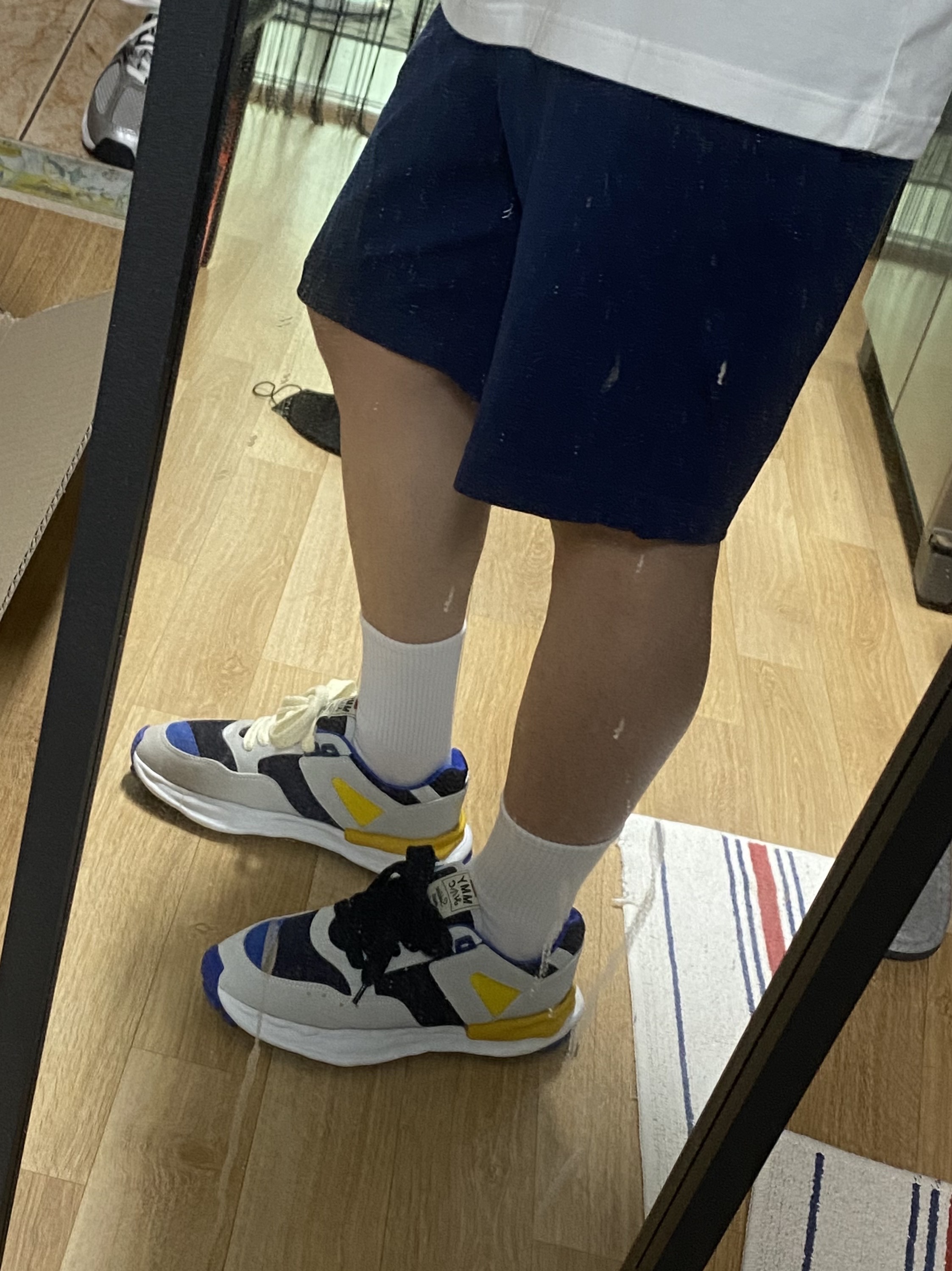 Palace Tri-Ferg Colour Blur T-Shirt White - 20FW, Maison Mihara Yasuhiro x Nigel Cabourn FR Army Sneakers Navy 착용 스타일 - 3
