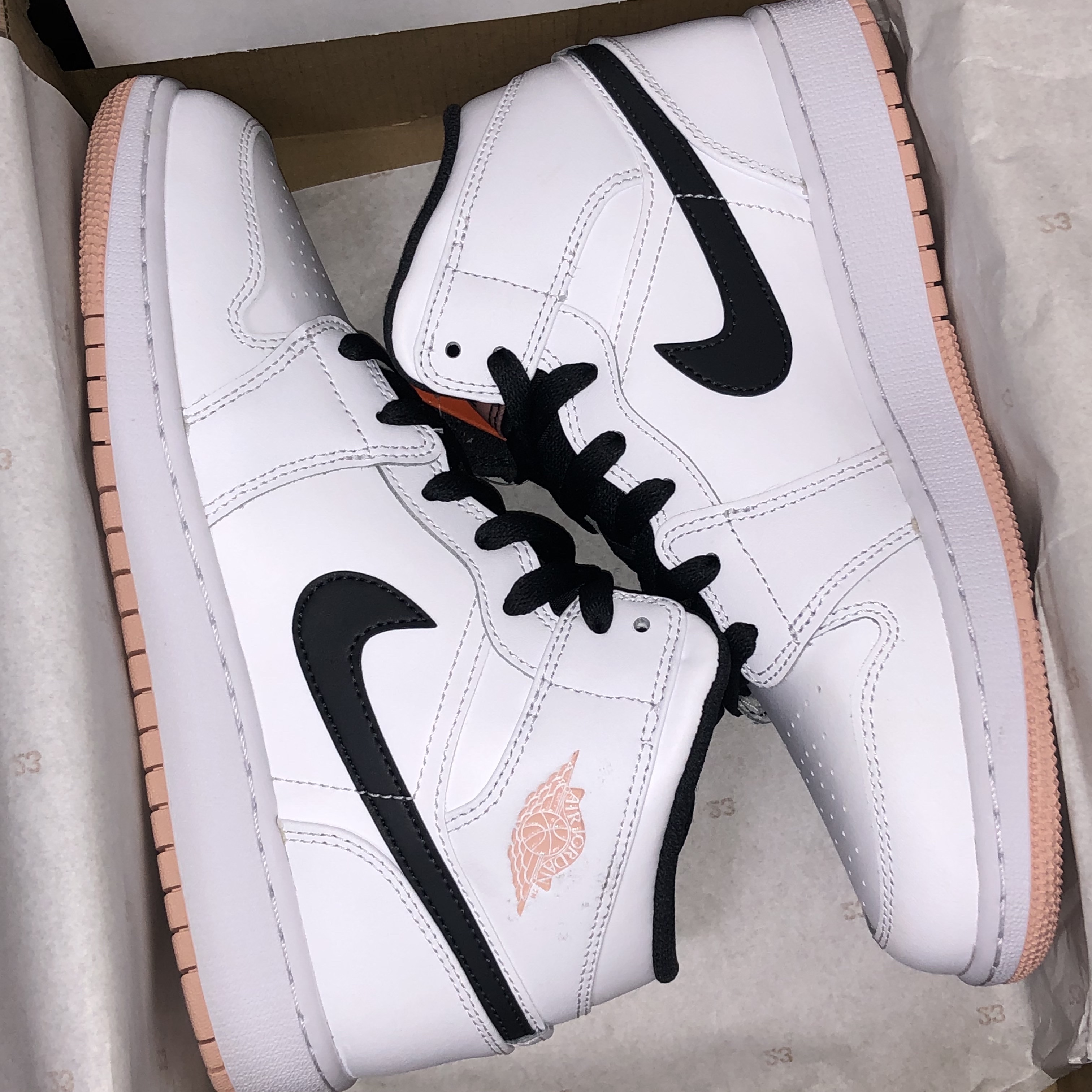 (GS) Jordan 1 Mid White Arctic Orange 착용 스타일 - 4