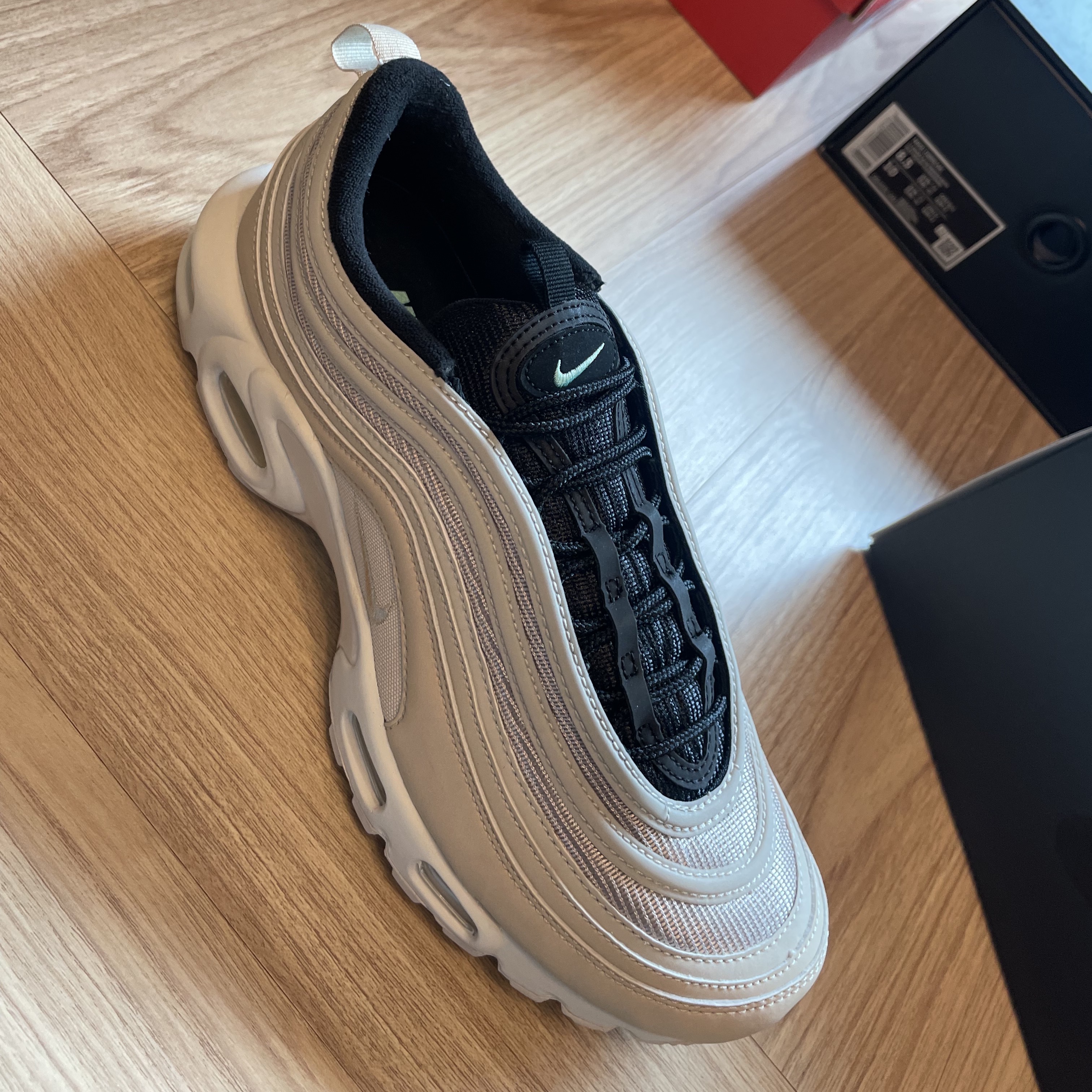 Nike Air Max Plus 97 Light Orewood Brown 착용 스타일