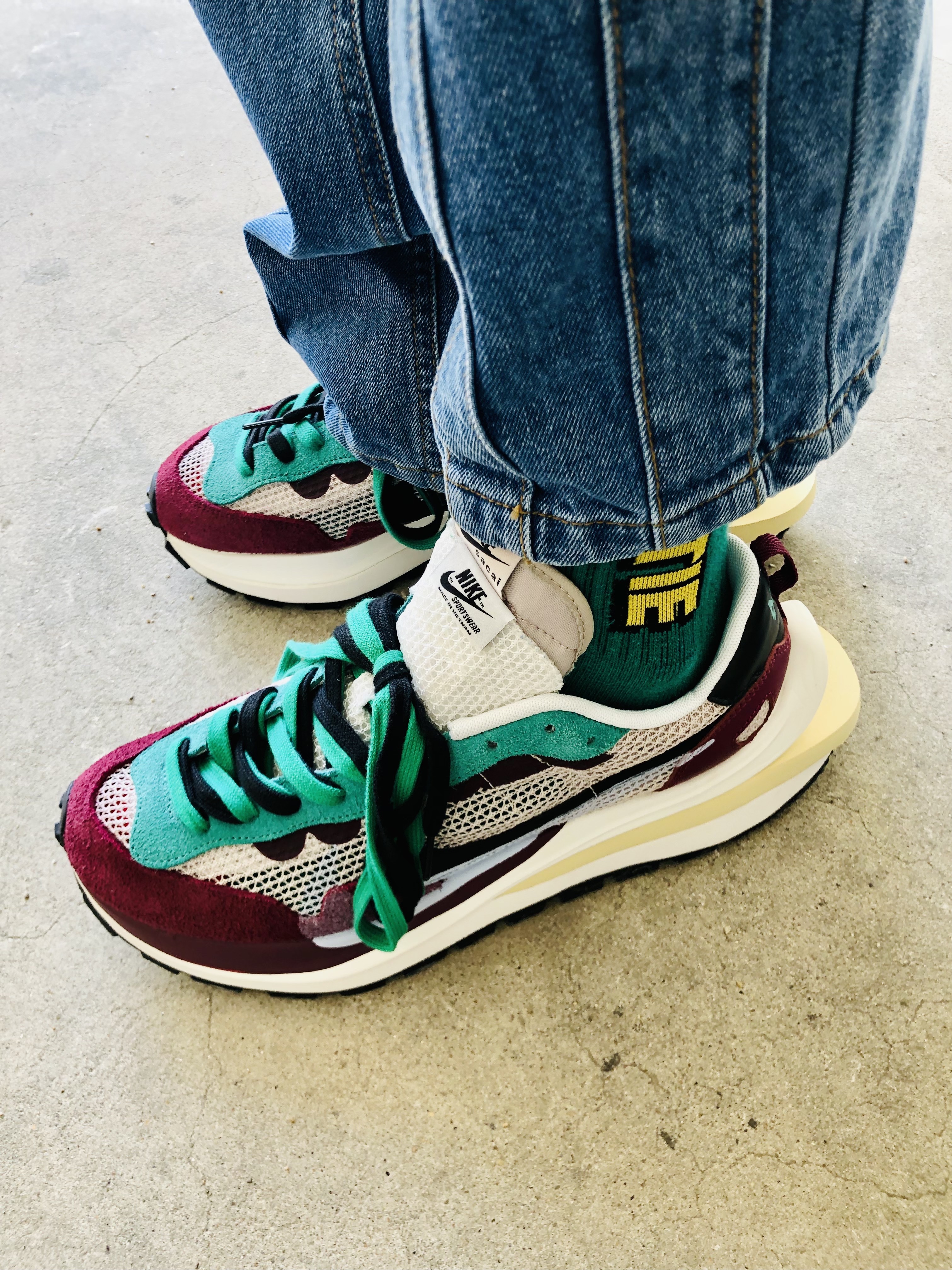 Nike x Sacai VaporWaffle String & Black Villain Red 착용 스타일 - 3