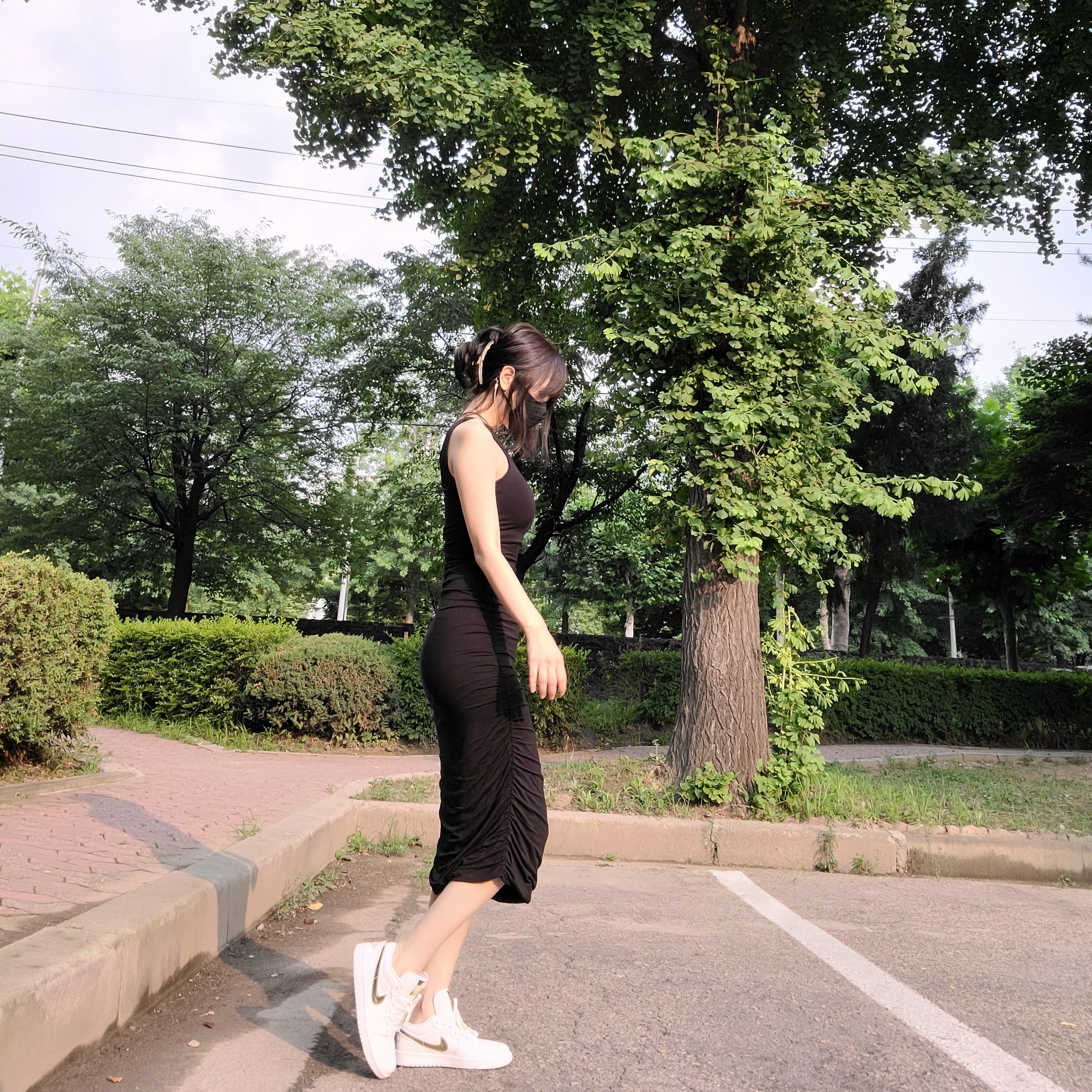 (W) Jordan 1 Low SE White Metallic Gold 착용 스타일 - 3