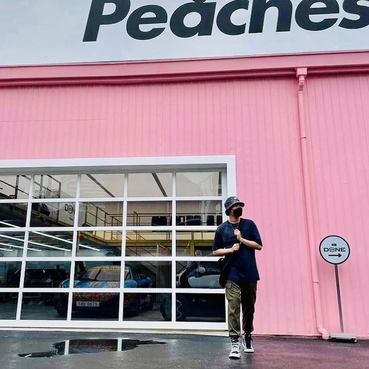 Nike x Mayumi Yamase Air Force 1 Flyleather Solar Red, Jordan 1 Retro High OG Shadow 2.0 착용 스타일 - 2