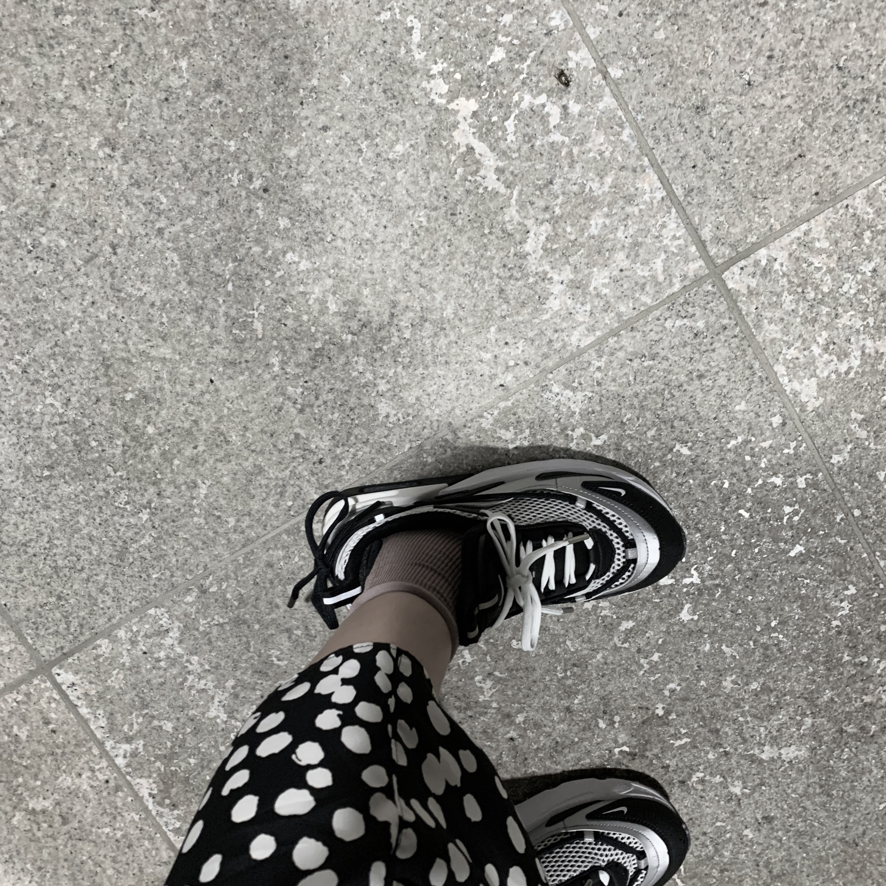 (W) Nike Air Max Furyosa Silver and Black 착용 스타일