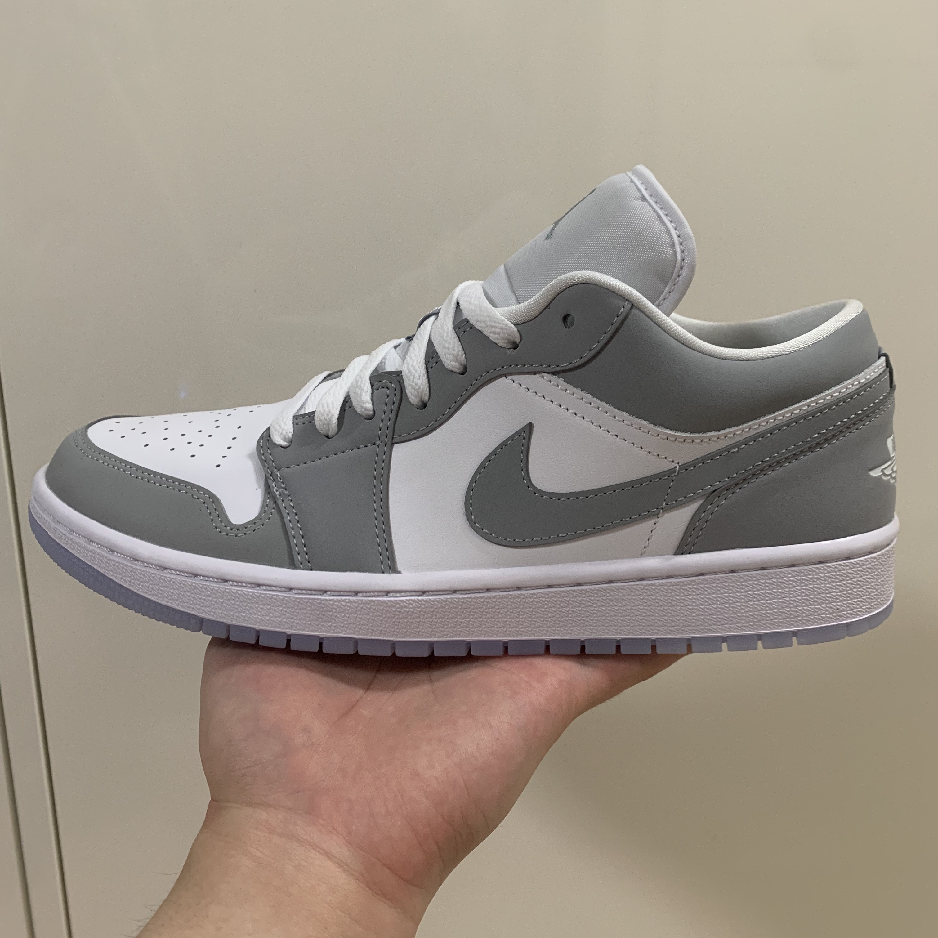 (W) Jordan 1 Low White Wolf Grey 착용 스타일 - 1