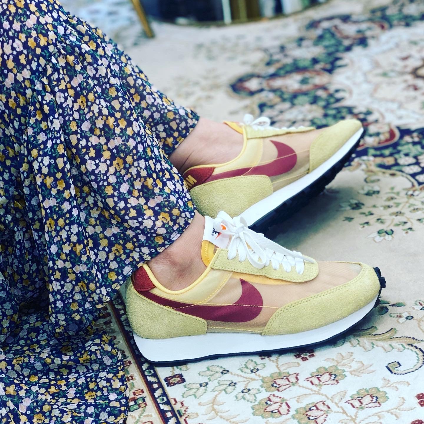 New Balance 327 Black, Nike Daybreak SP Topaz Gold 착용 스타일 - 3