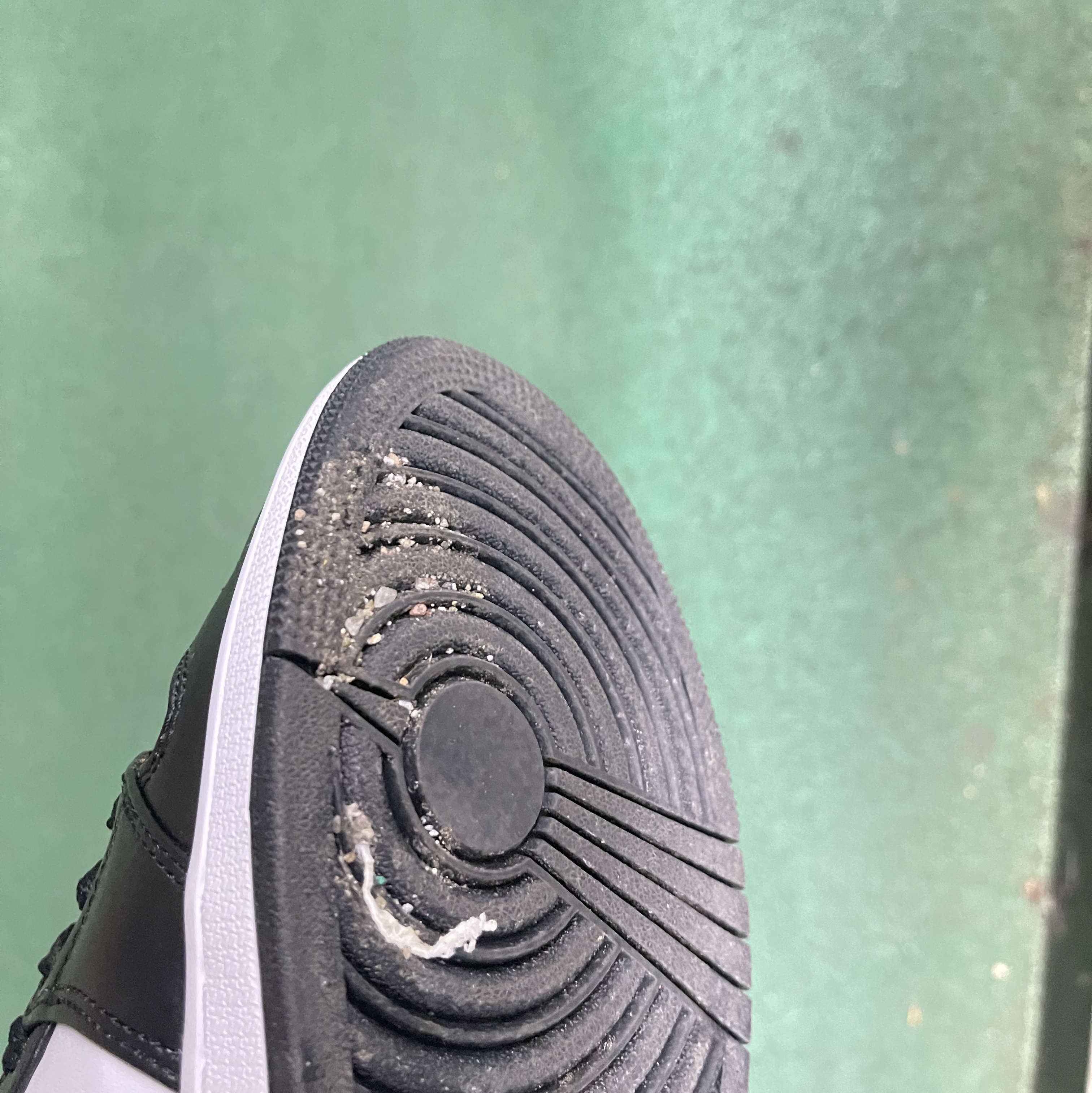 Jordan 1 Low Black Particle Grey 착용 스타일 - 2