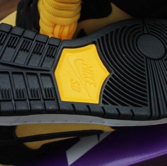 Nike SB Dunk High Pro Maize and Black 착용 스타일 - 2
