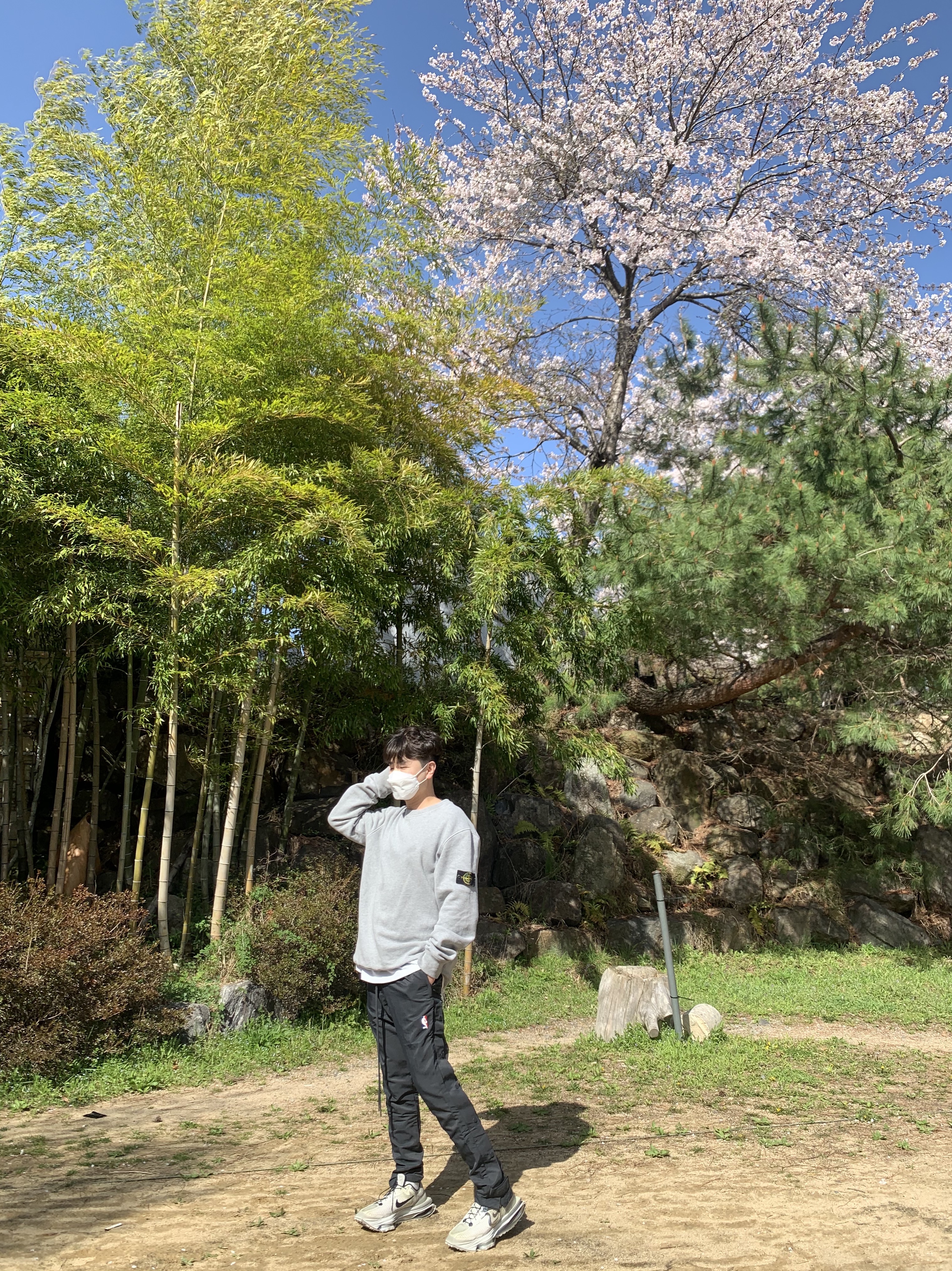 Nike x Fear of God Warm Up Pants Off Noir, Nike x Matthew M Williams Zoom 004 Stone 착용 스타일