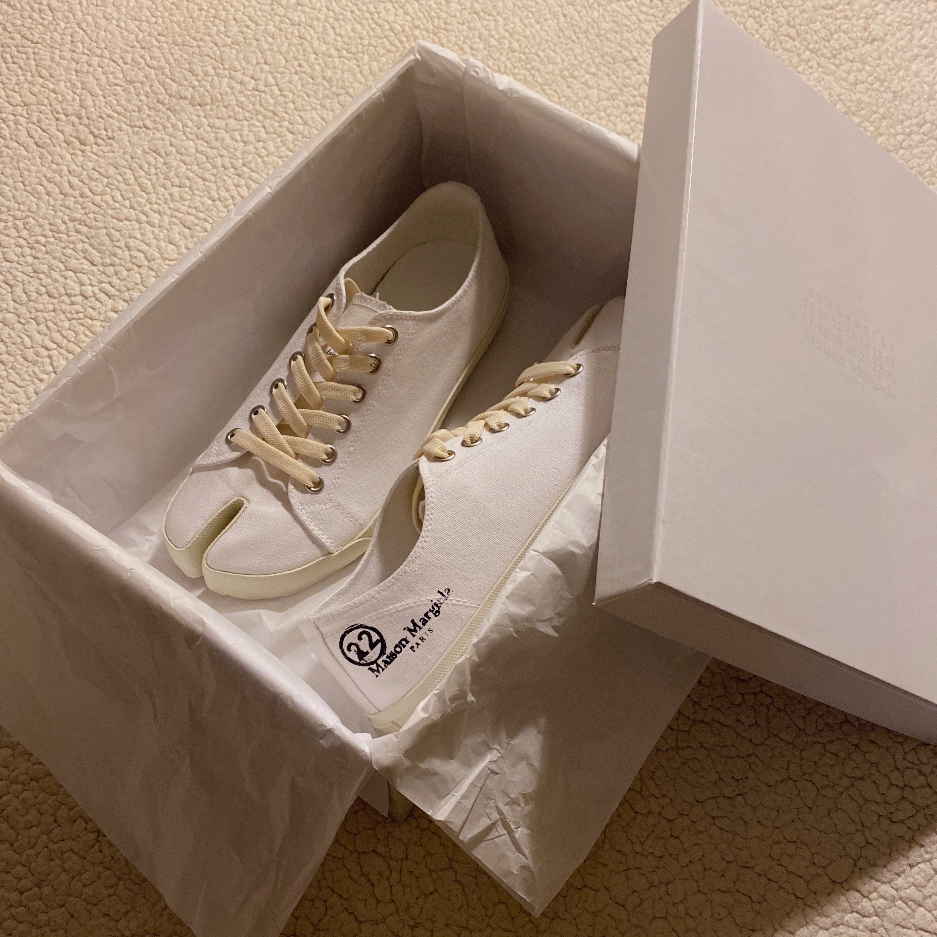 Maison Margiela Tabi Low White 착용 스타일