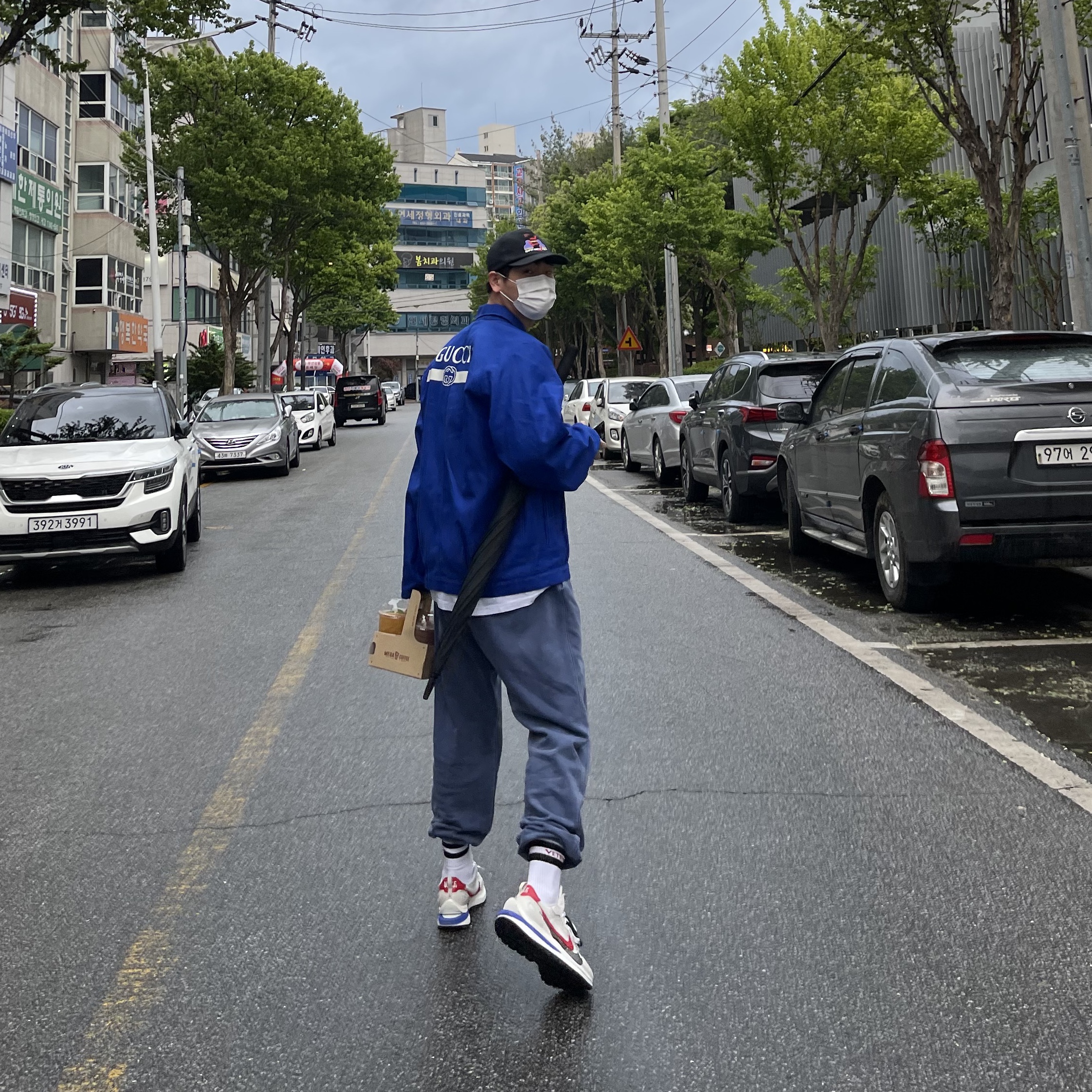 Nike x Sacai VaporWaffle Royal Fuchsia 착용 스타일