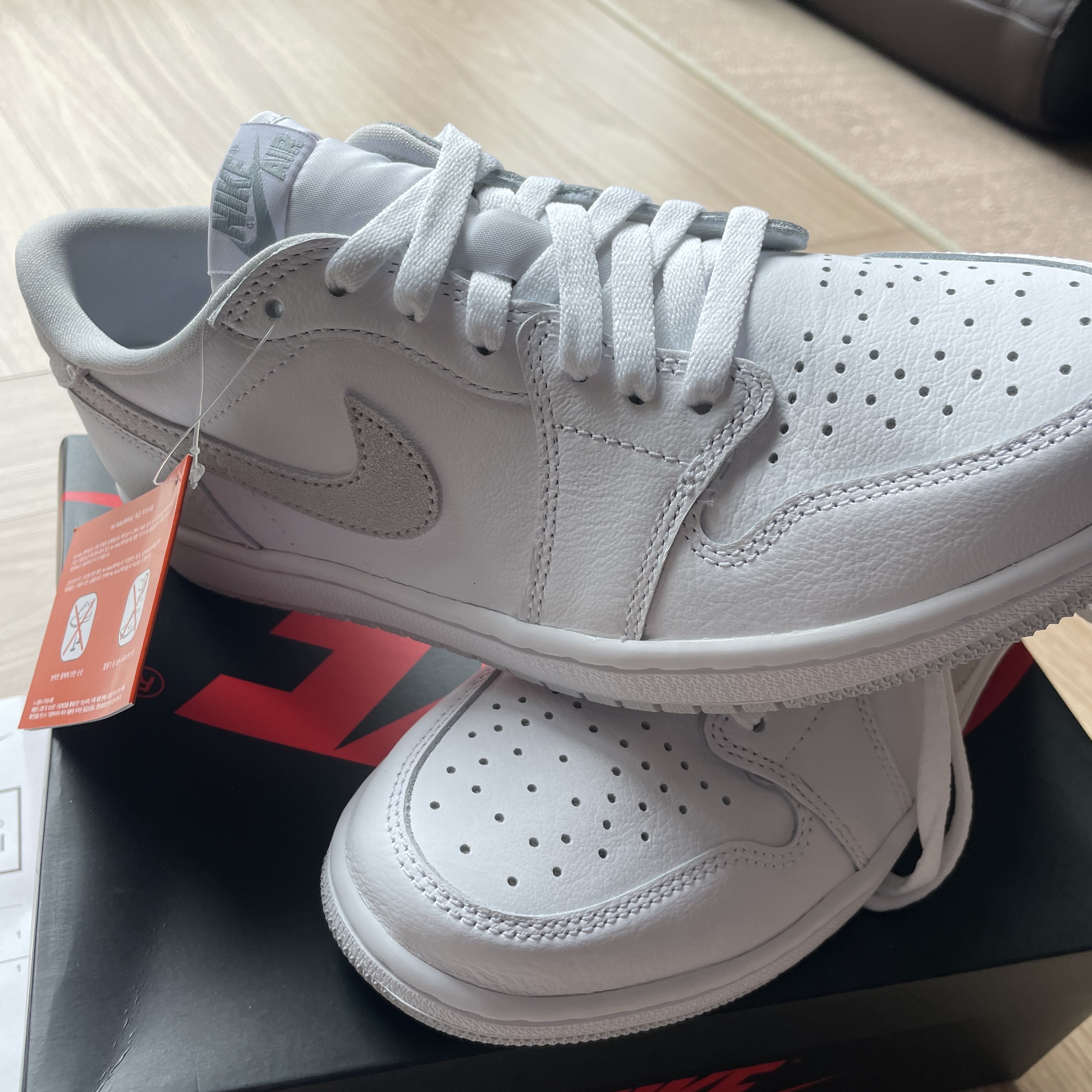 Jordan 1 Low OG Neutral Grey 착용 스타일 - 1