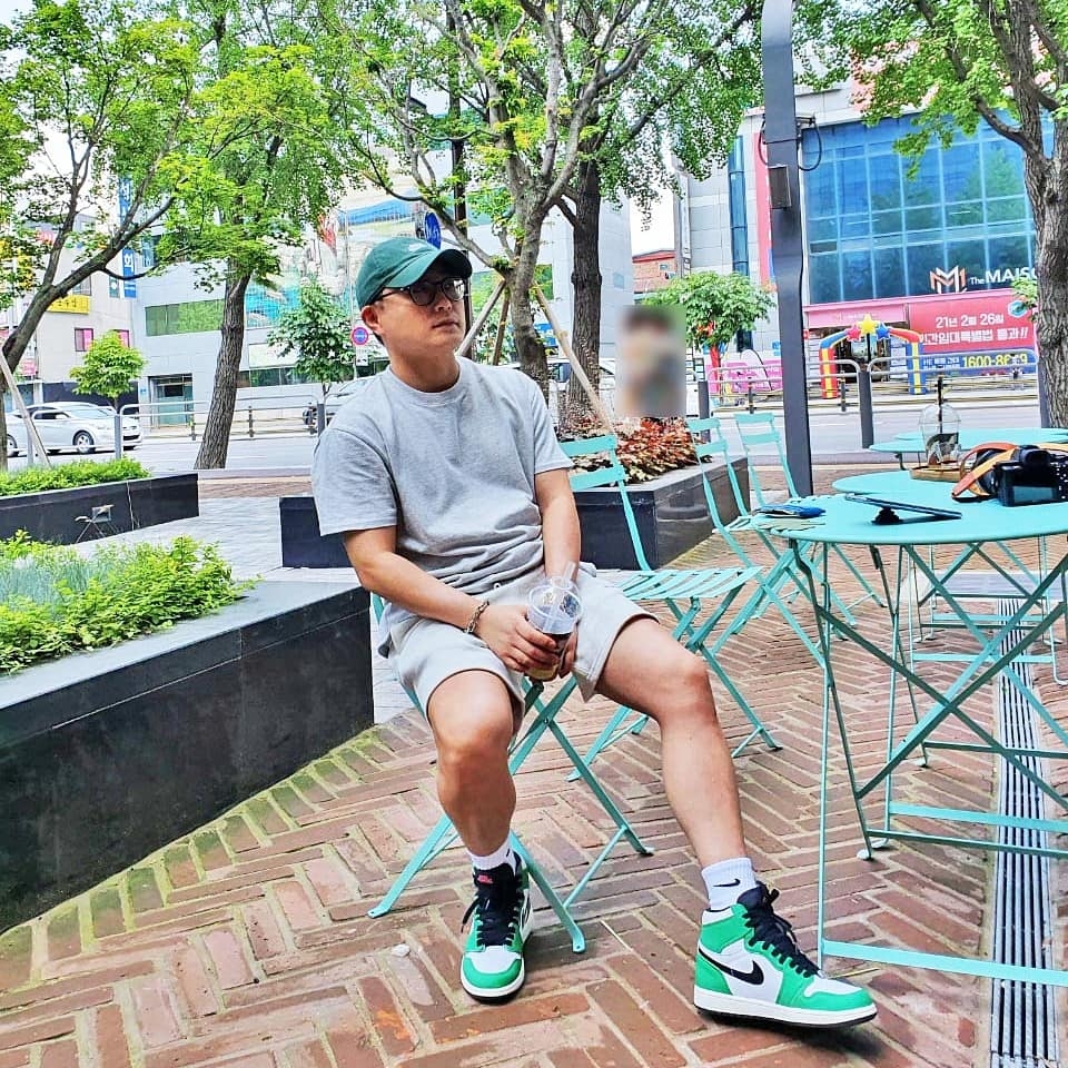 (W) Jordan 1 Retro High OG Lucky Green, Essentials Sweatshorts Oatmeal - 21SS 착용 스타일 - 2