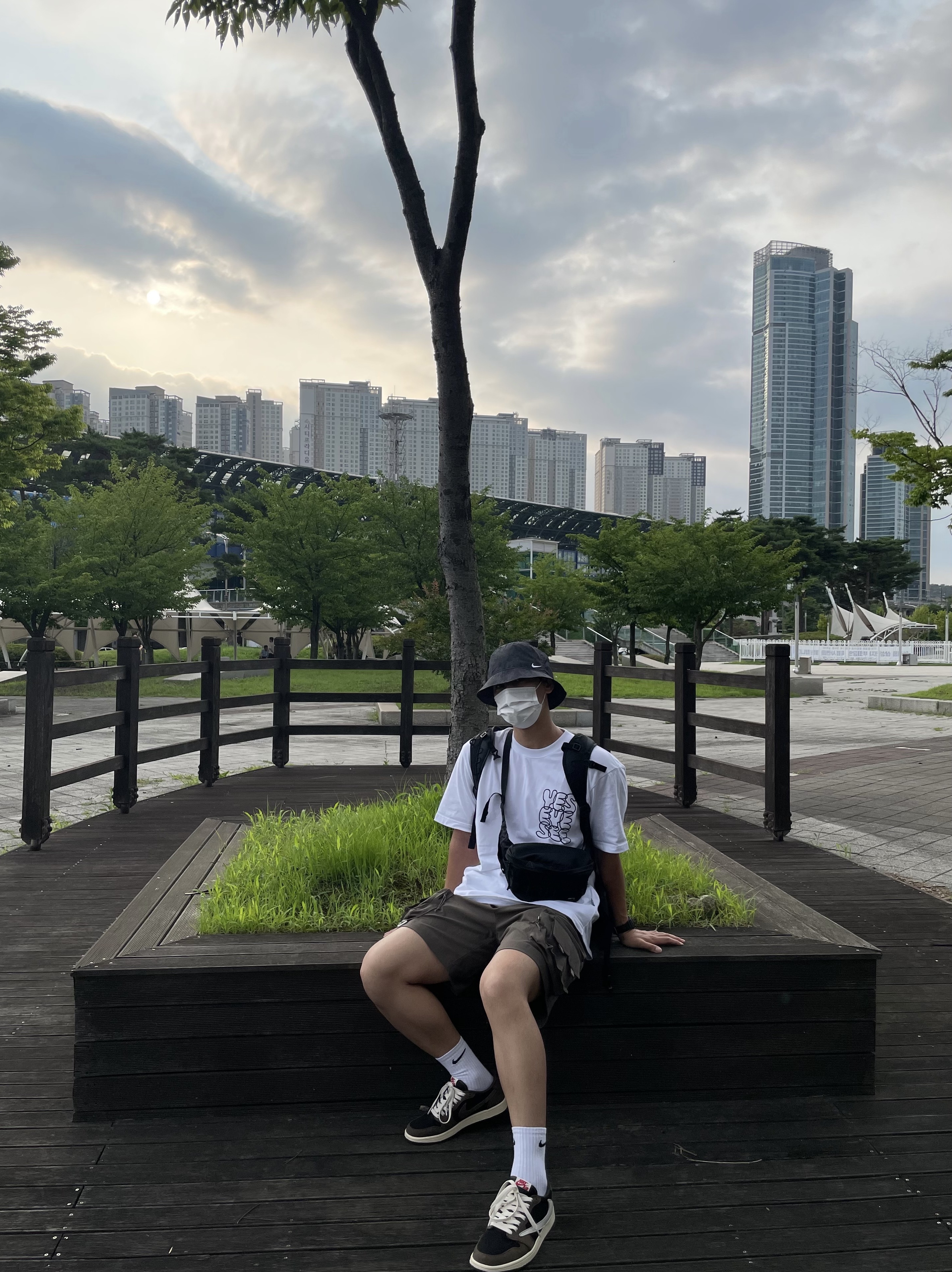 Nike NRG Bucket Hat Black, Nike ACG Cargo Shorts Ironstone - Asia 착용 스타일 - 2