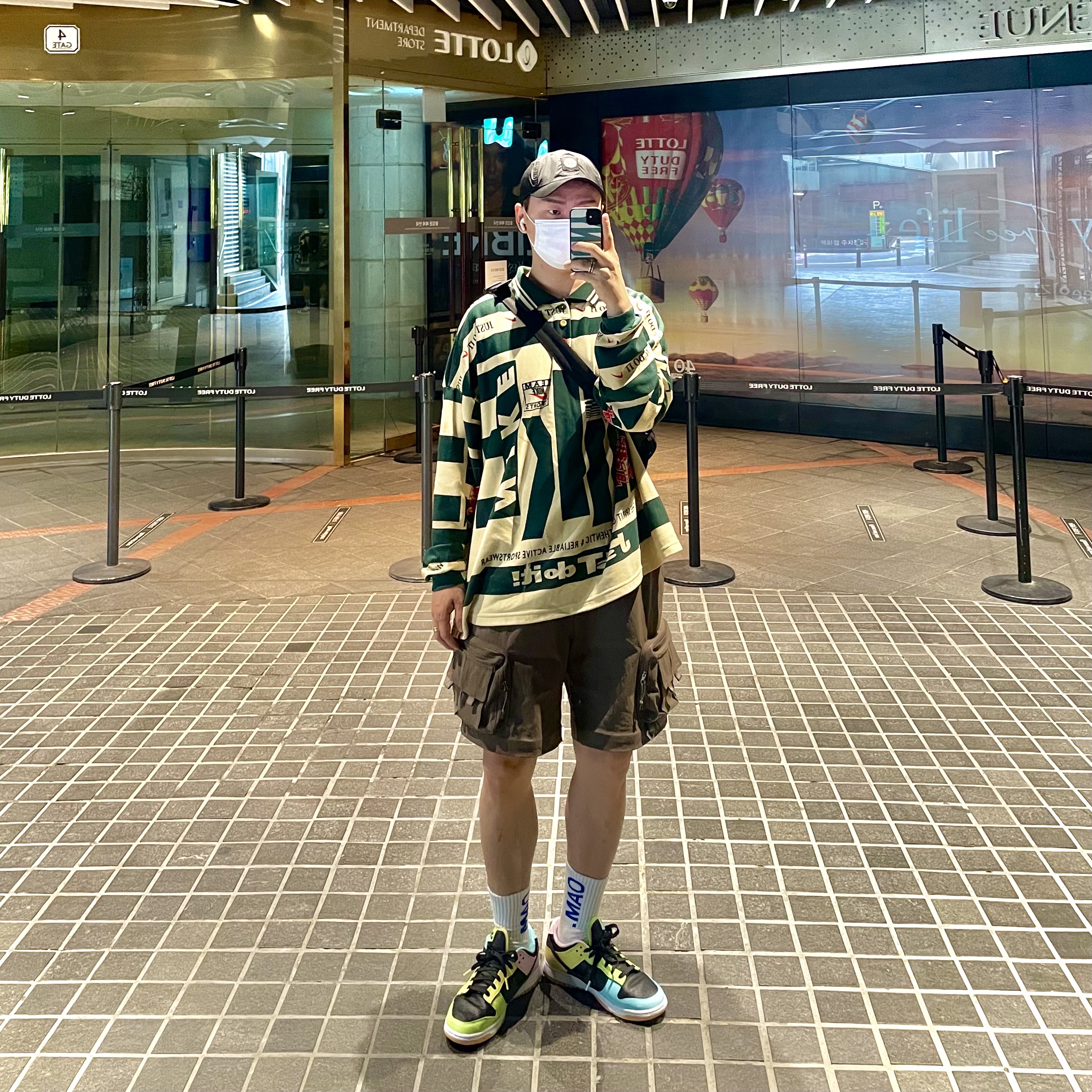 Supreme x Stone Island Painted Camo Nylon 6-Panel Black - 20FW, Nike x Cactus Plant Flea Market Long Sleeve Polo Natural - US/EU 착용 스타일 - 3