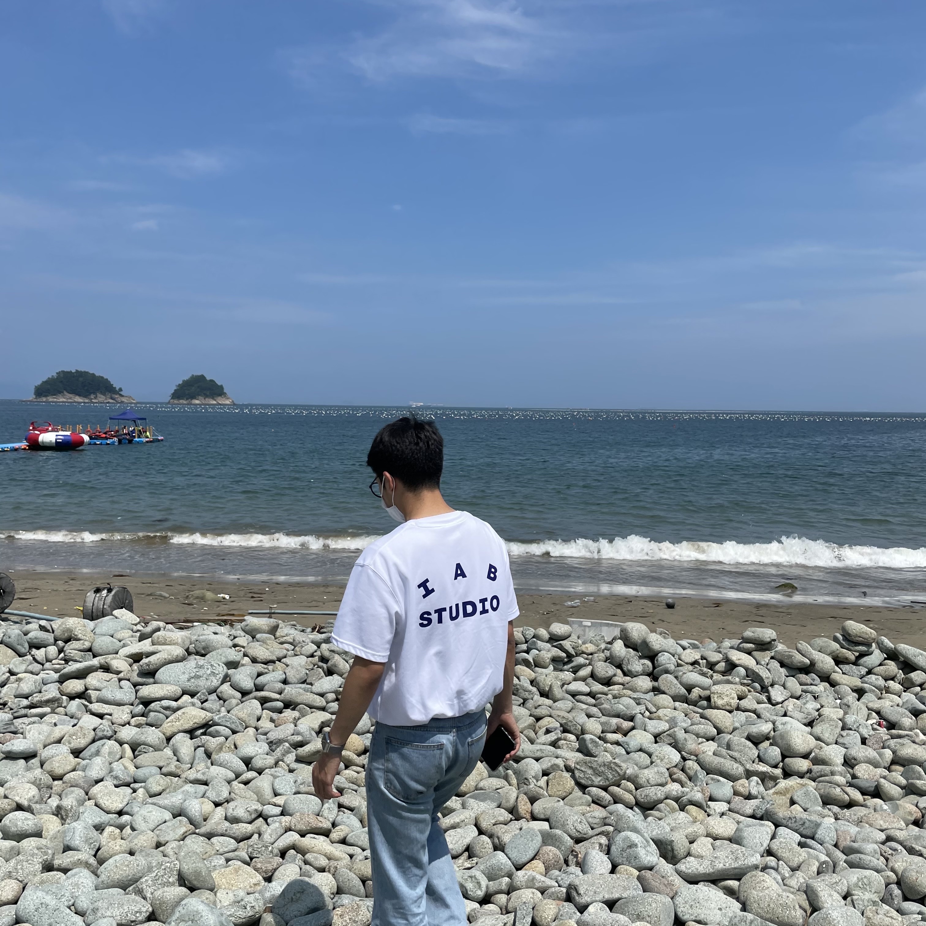 IAB Studio T-Shirt White 착용 스타일 - 1