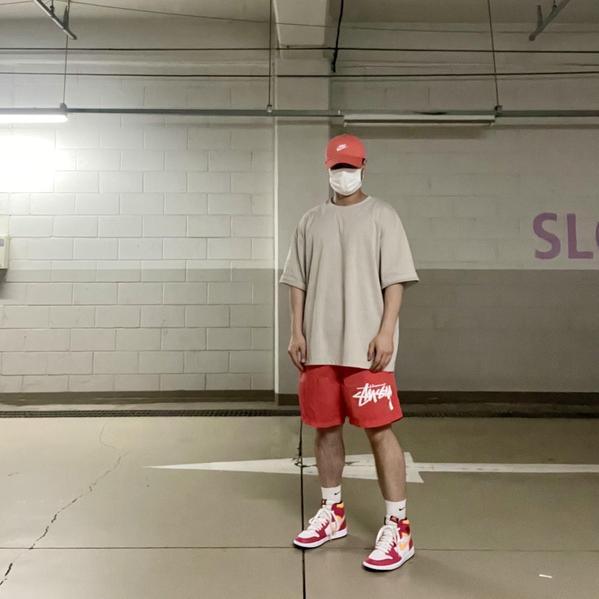 Jordan 1 Retro High OG Light Fusion Red, Nike x Stussy Water Shorts Habanero Red 착용 스타일