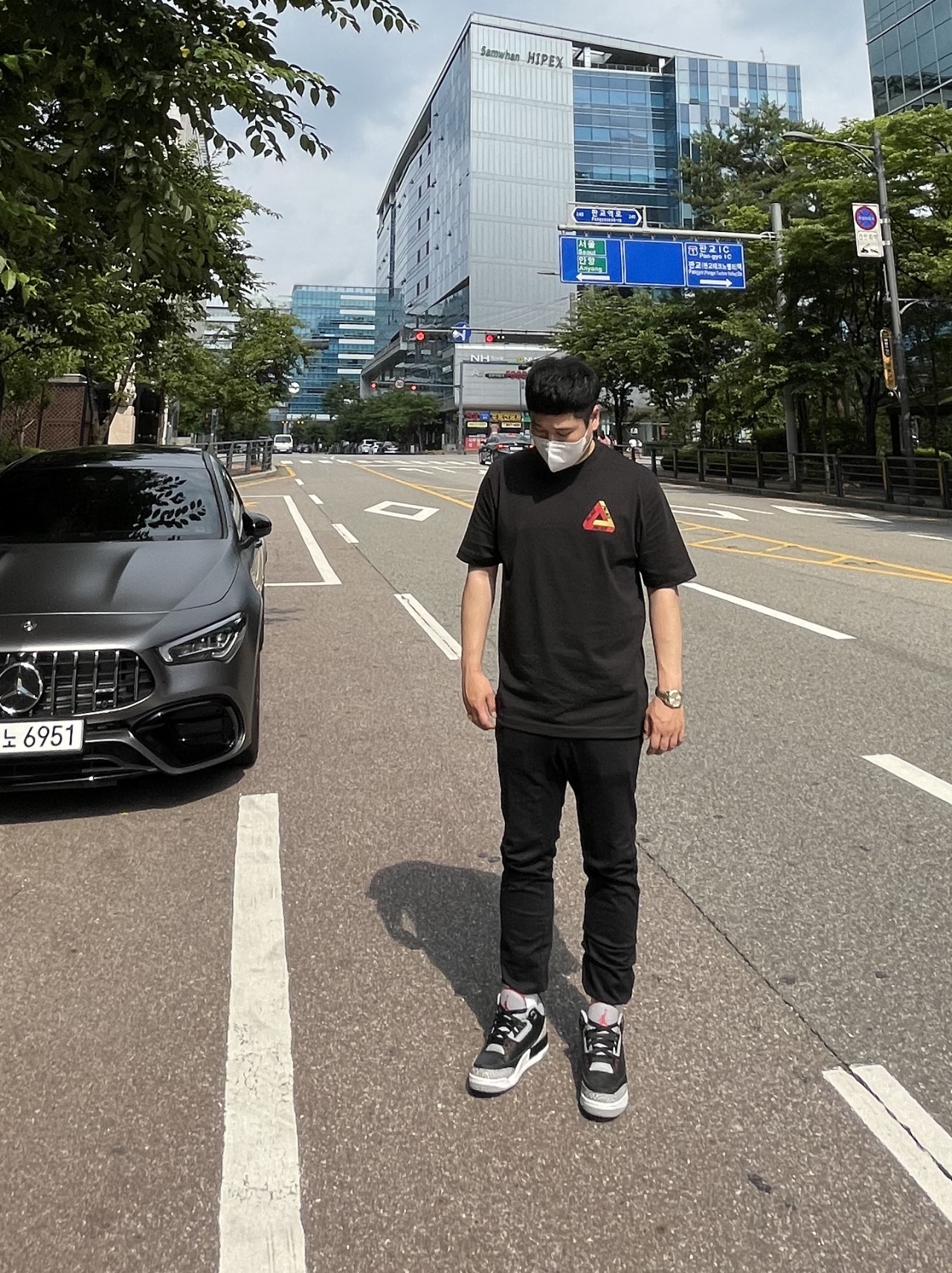 Jordan 3 Retro OG Black Cement 2018, Palace Shanghai Exclusive Tri-Ferg T-Shirt Black 착용 스타일