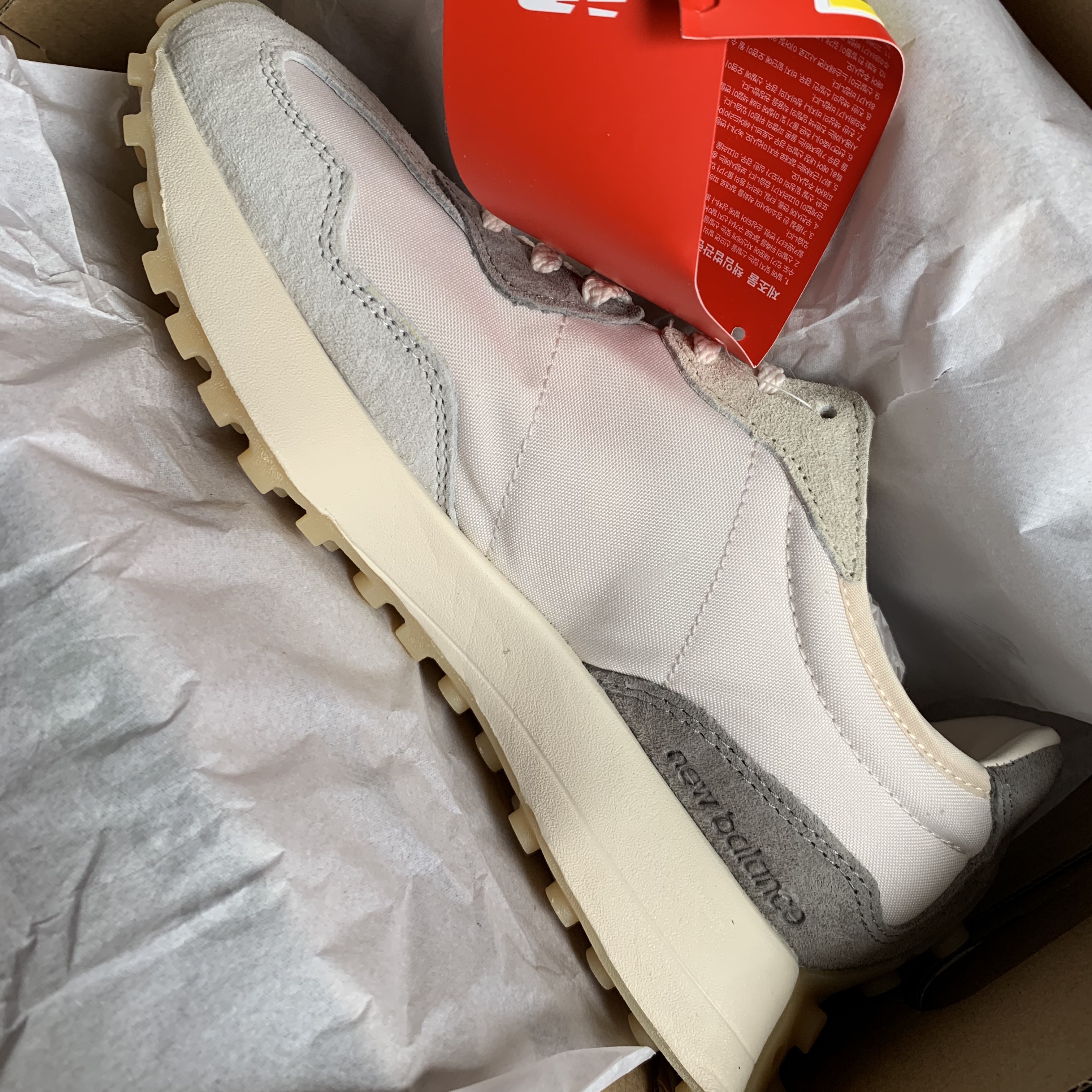 (W) New Balance 327 Grey Yellow - JD Sports Exclusive 착용 스타일