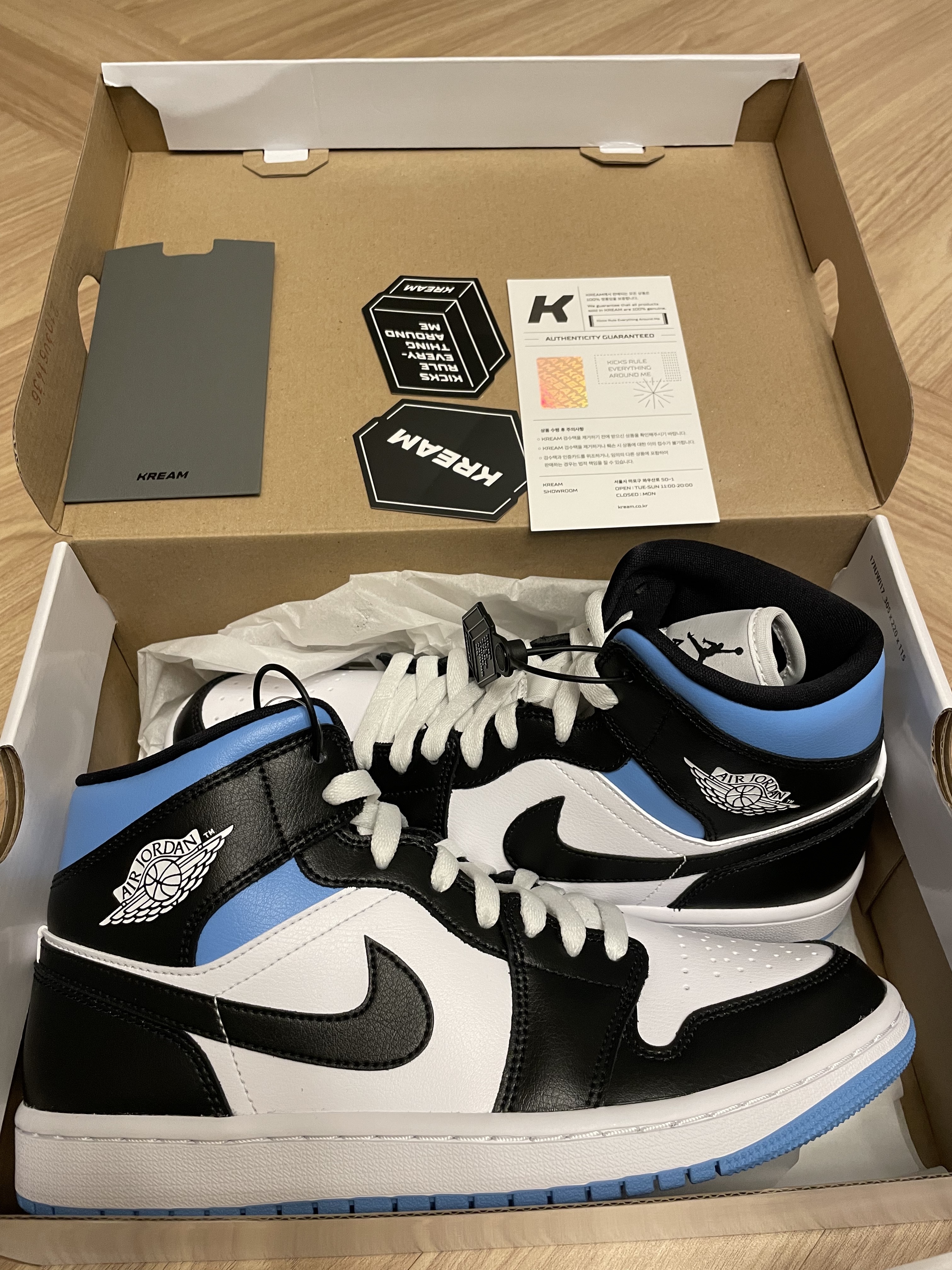 (W) Jordan 1 Mid White Black University Blue 착용 스타일