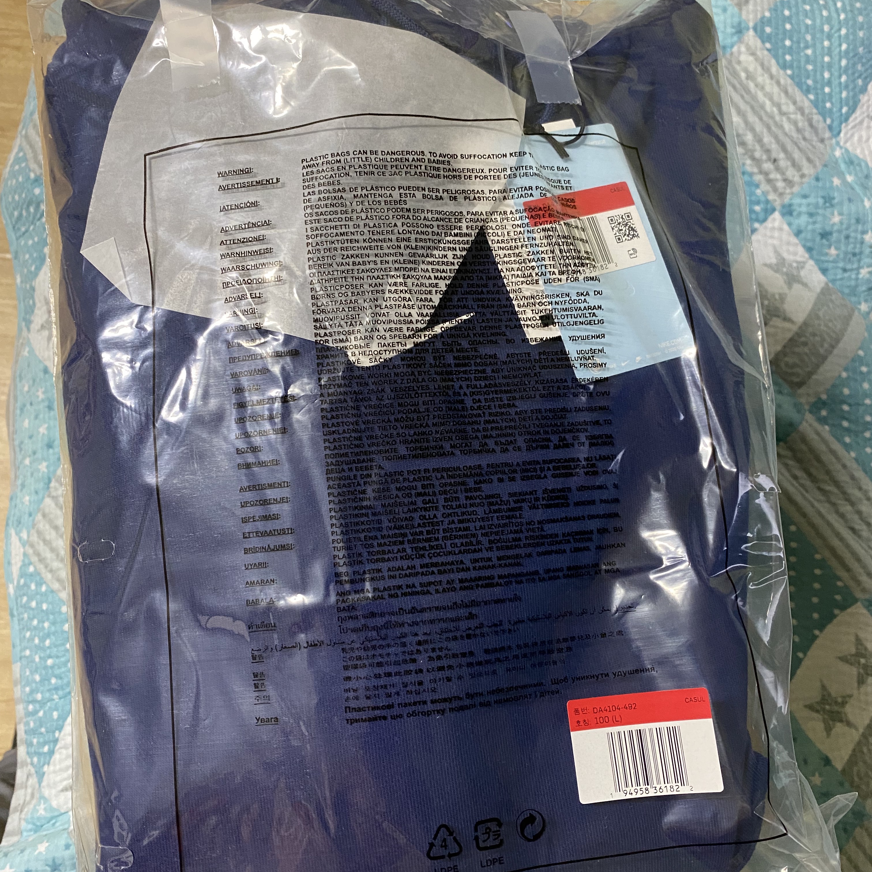 Nike x Drake Nocta Cardinal Stock Essential Hoodie Navy - US/EU 착용 스타일 - 2