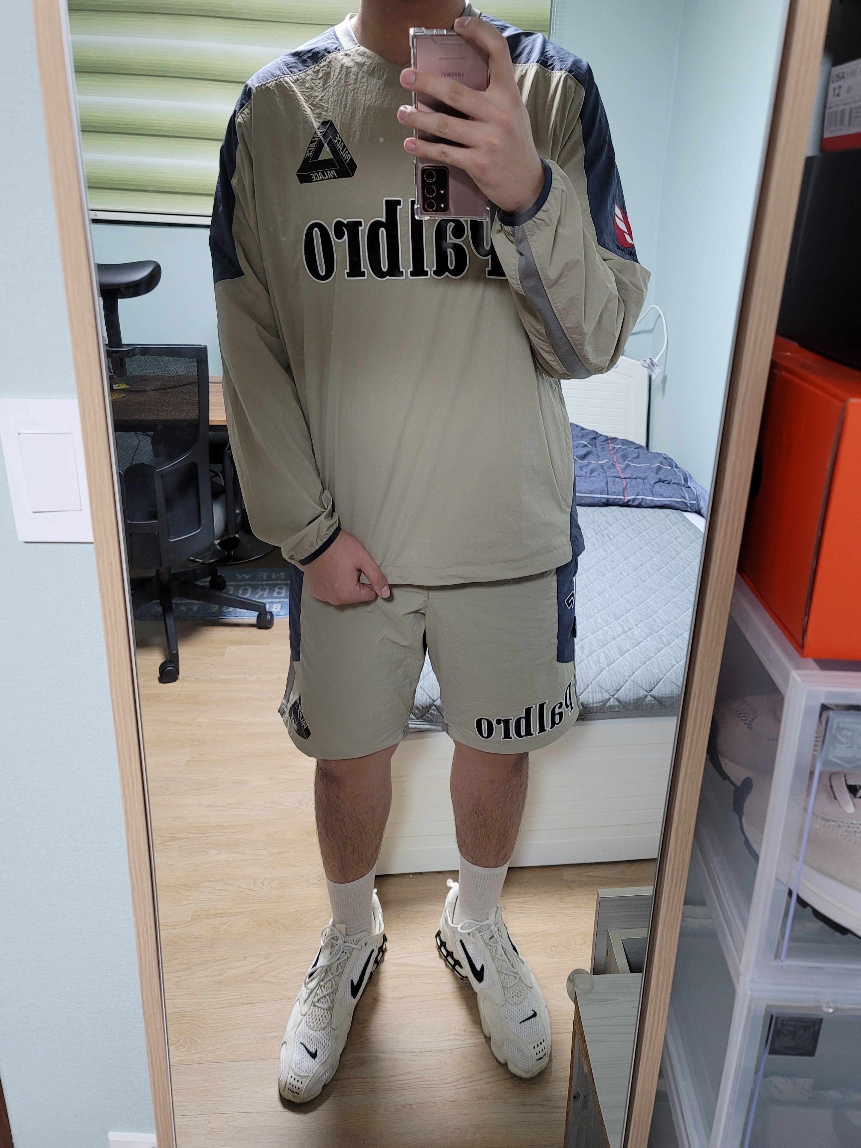 Nike x Stussy Air Zoom Spiridon Cage 2 Fossil, Palace Sports Shell Crew Tan - 21SS 착용 스타일 - 2