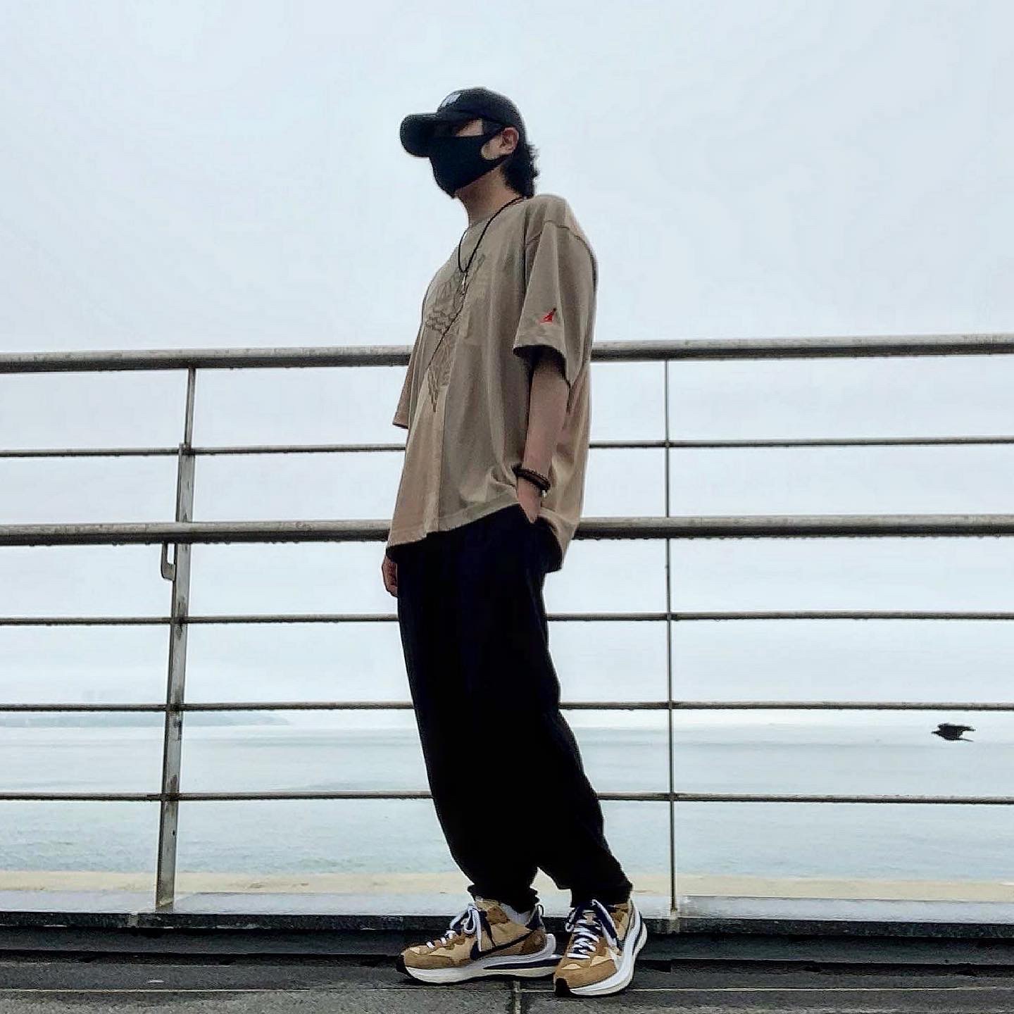 Jordan x Travis Scott S/S Top - Asia, Nike x Sacai VaporWaffle Sesame and Blue Void 착용 스타일 - 1