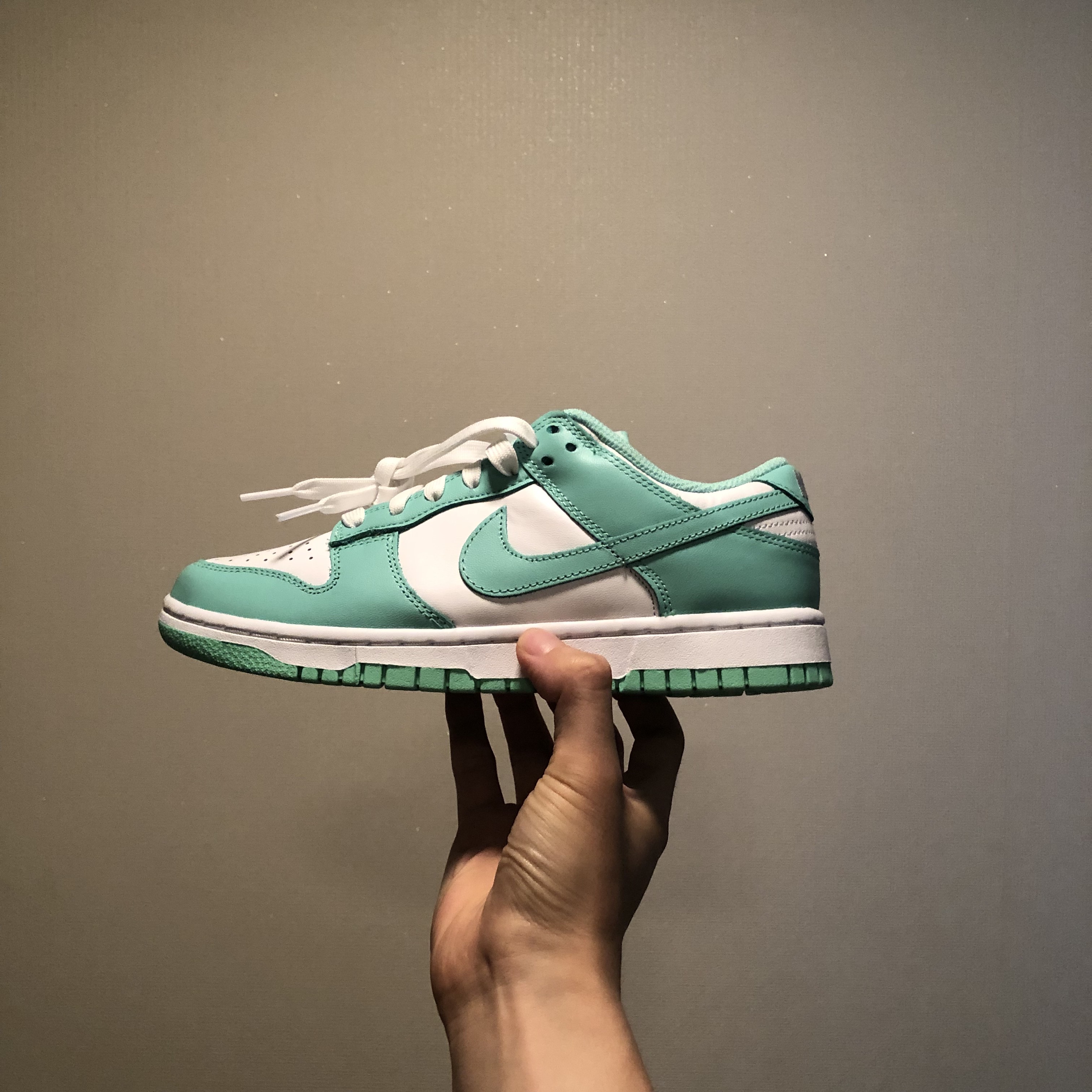 (W) Nike Dunk Low Green Glow 착용 스타일