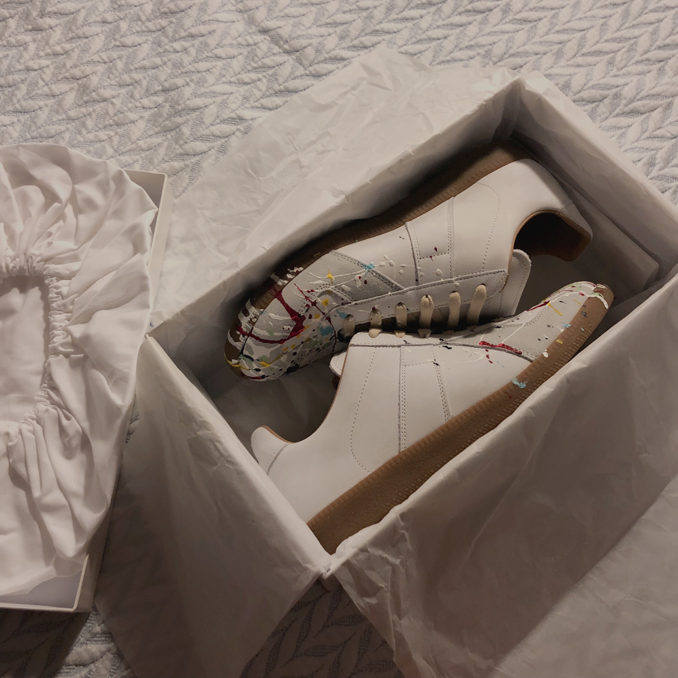 Maison Margiela Replica Paint Drop Sneakers 착용 스타일