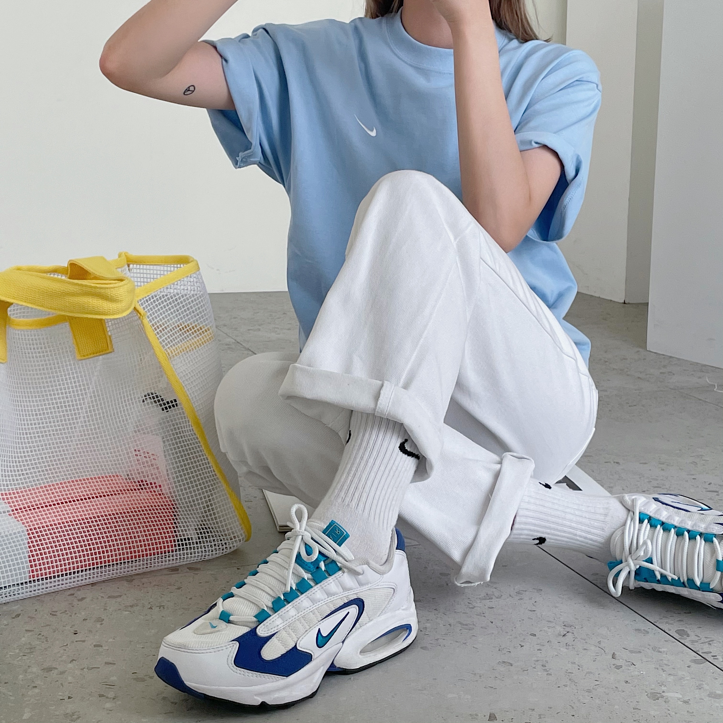 Nike Air Max Triax 96 Varsity Royal, Nike NRG Solo Swoosh T-Shirt Psychic Blue - US/EU 착용 스타일 - 3