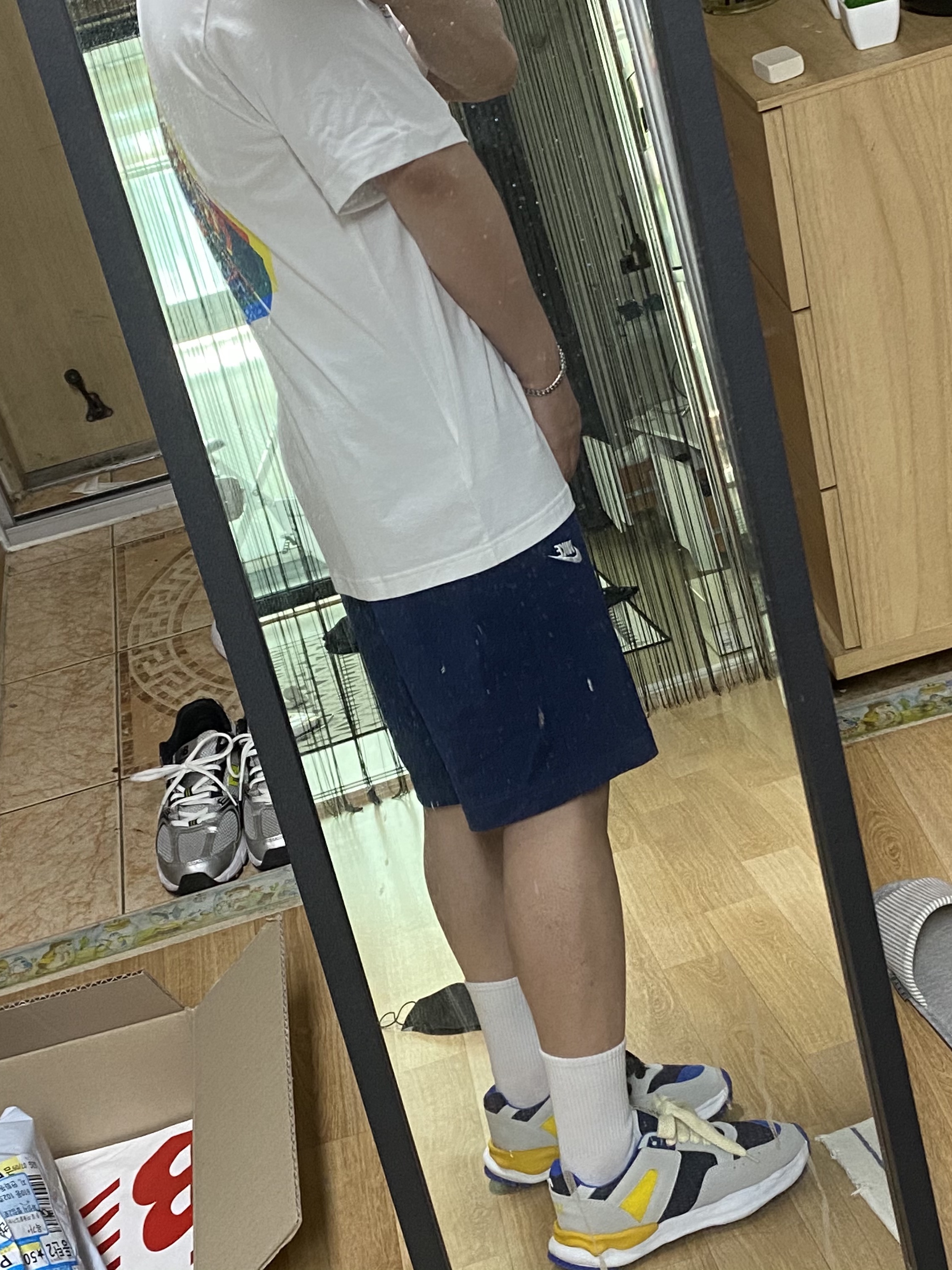 Palace Tri-Ferg Colour Blur T-Shirt White - 20FW, Maison Mihara Yasuhiro x Nigel Cabourn FR Army Sneakers Navy 착용 스타일 - 1
