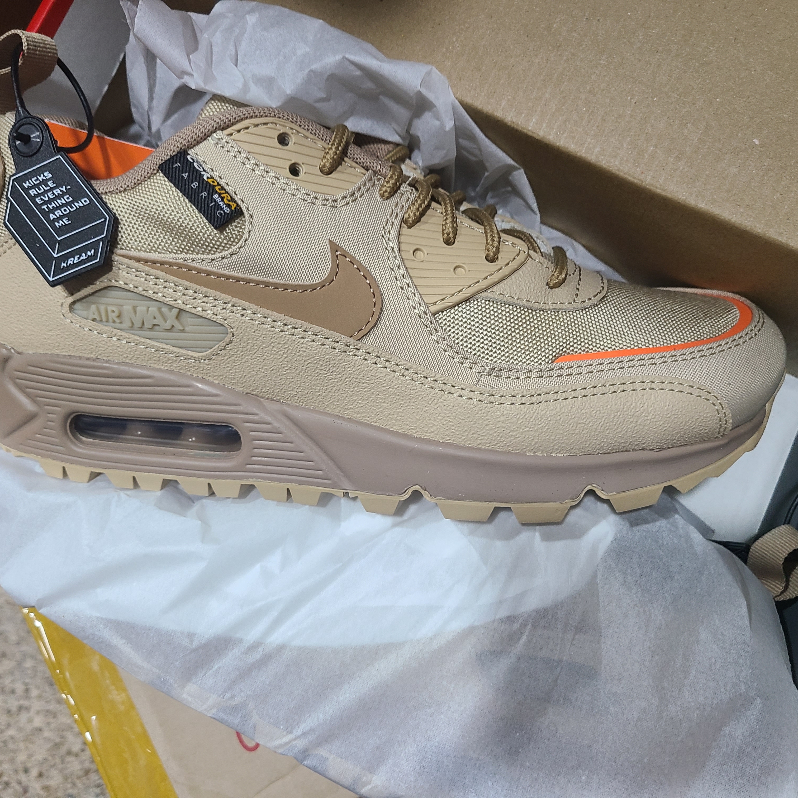 Nike Air Max 90 Surplus Desert 착용 스타일