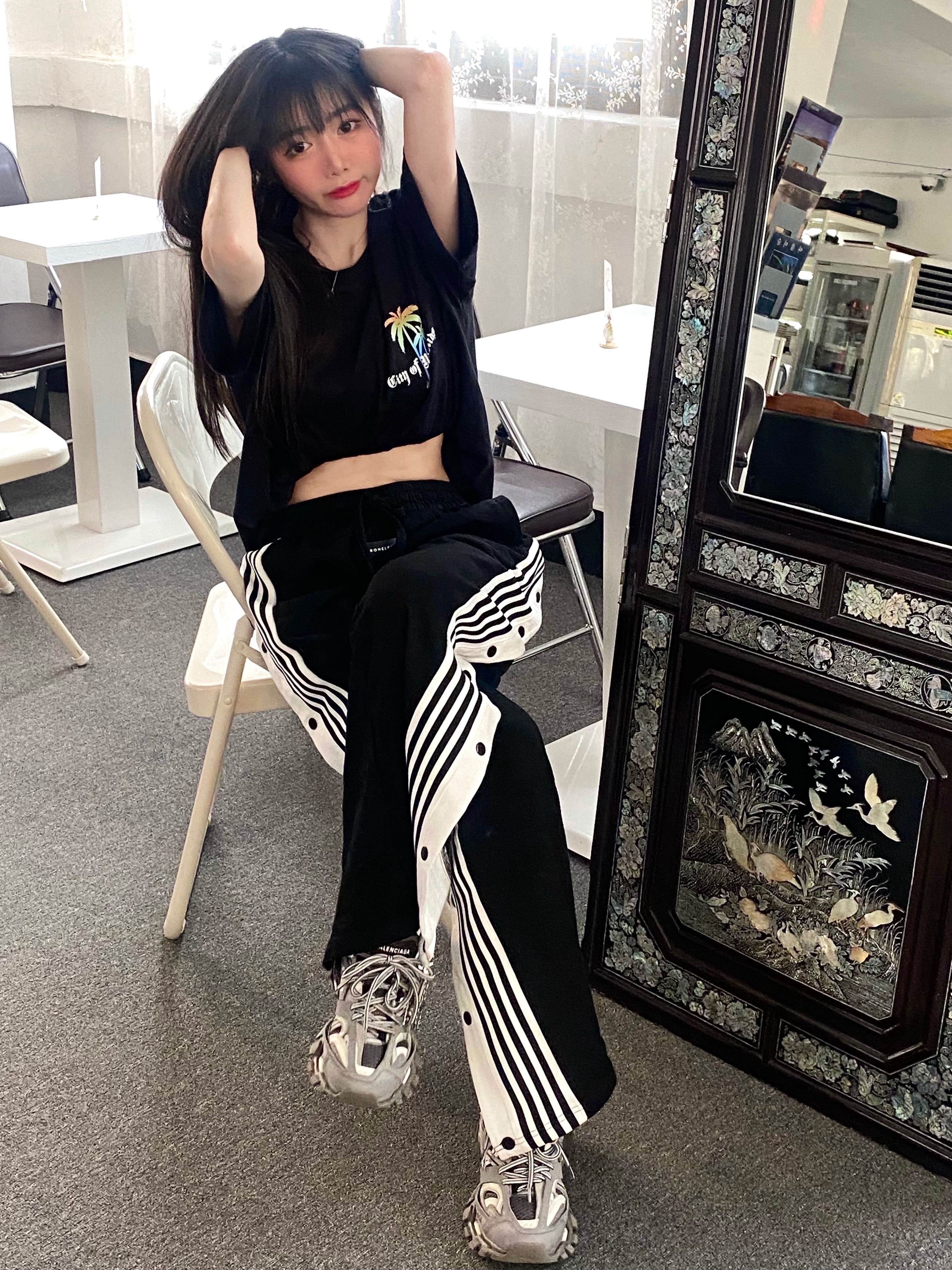Balenciaga Track Sneakers Grey White 2019 착용 스타일 - 1